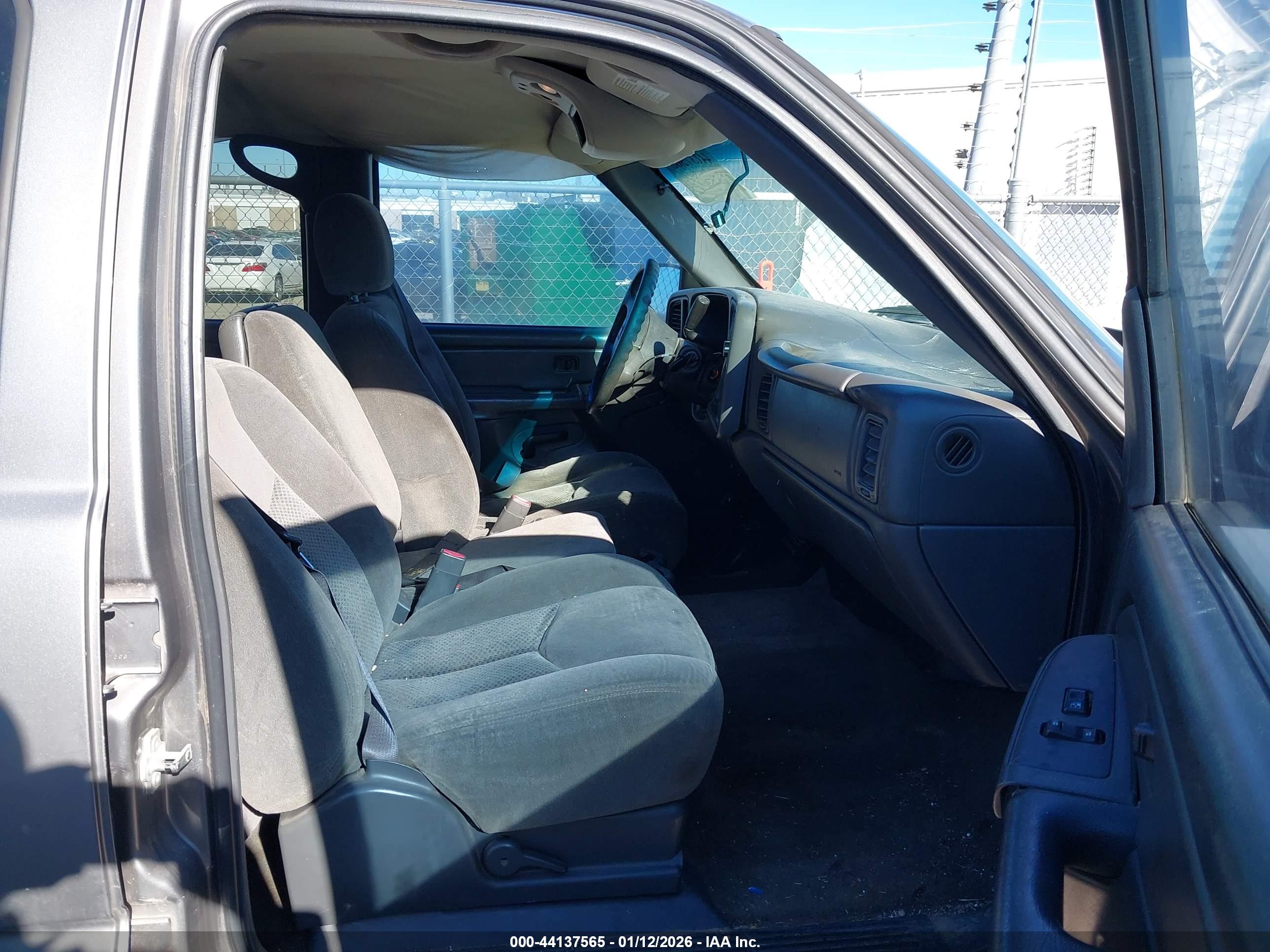 CHEVROLET SILVERADO image 5