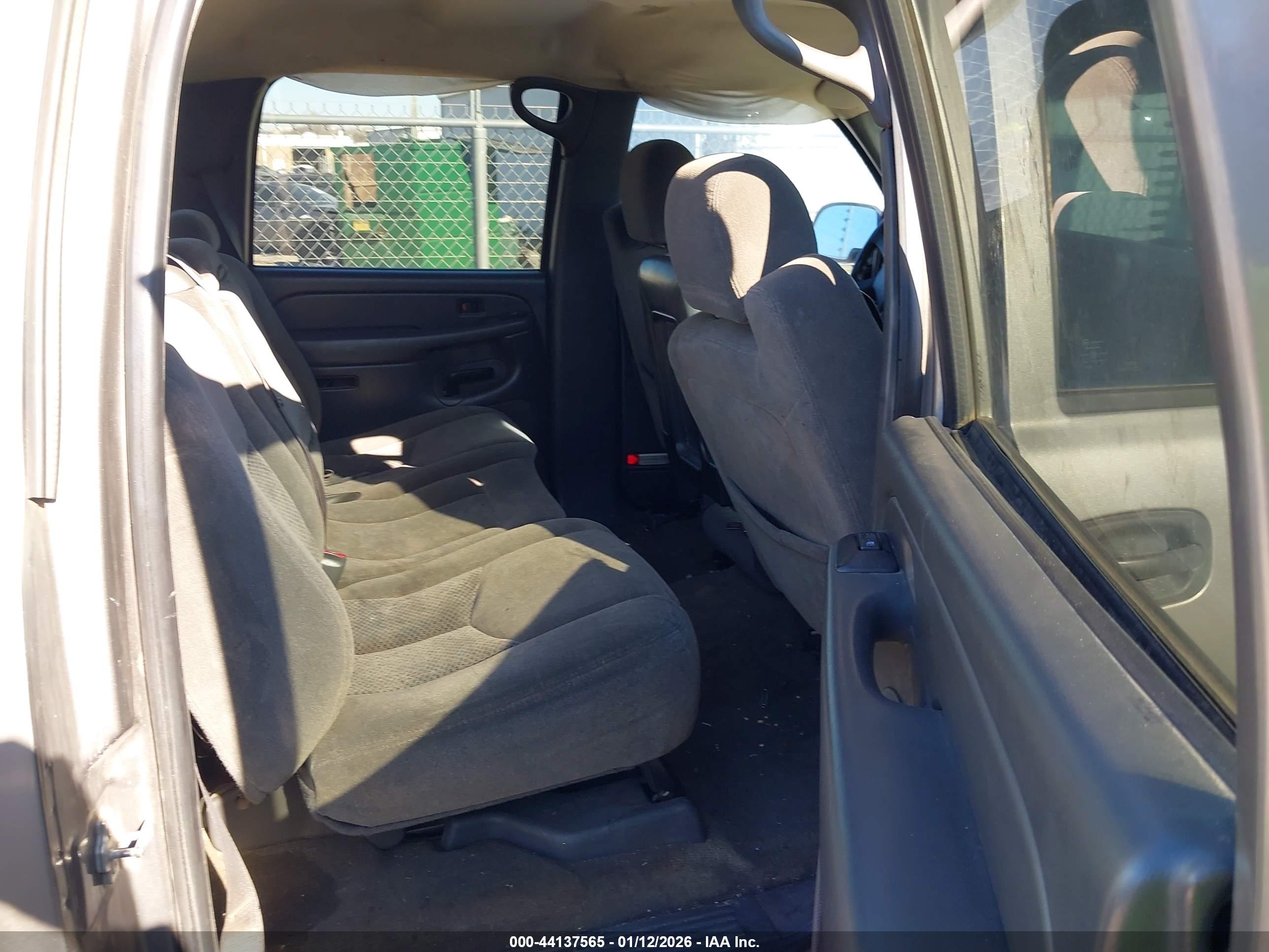 CHEVROLET SILVERADO image 8