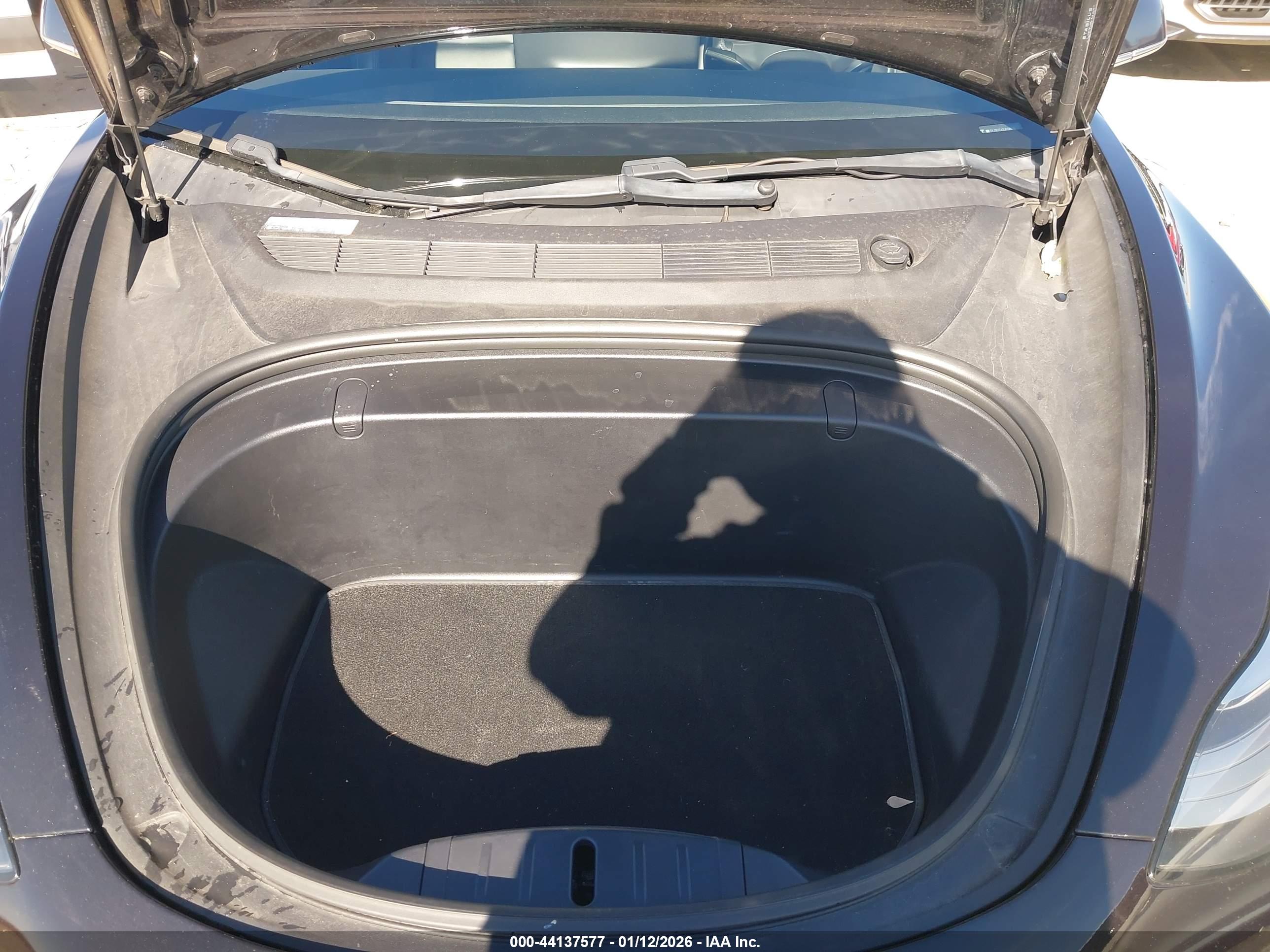 TESLA MODEL image 10