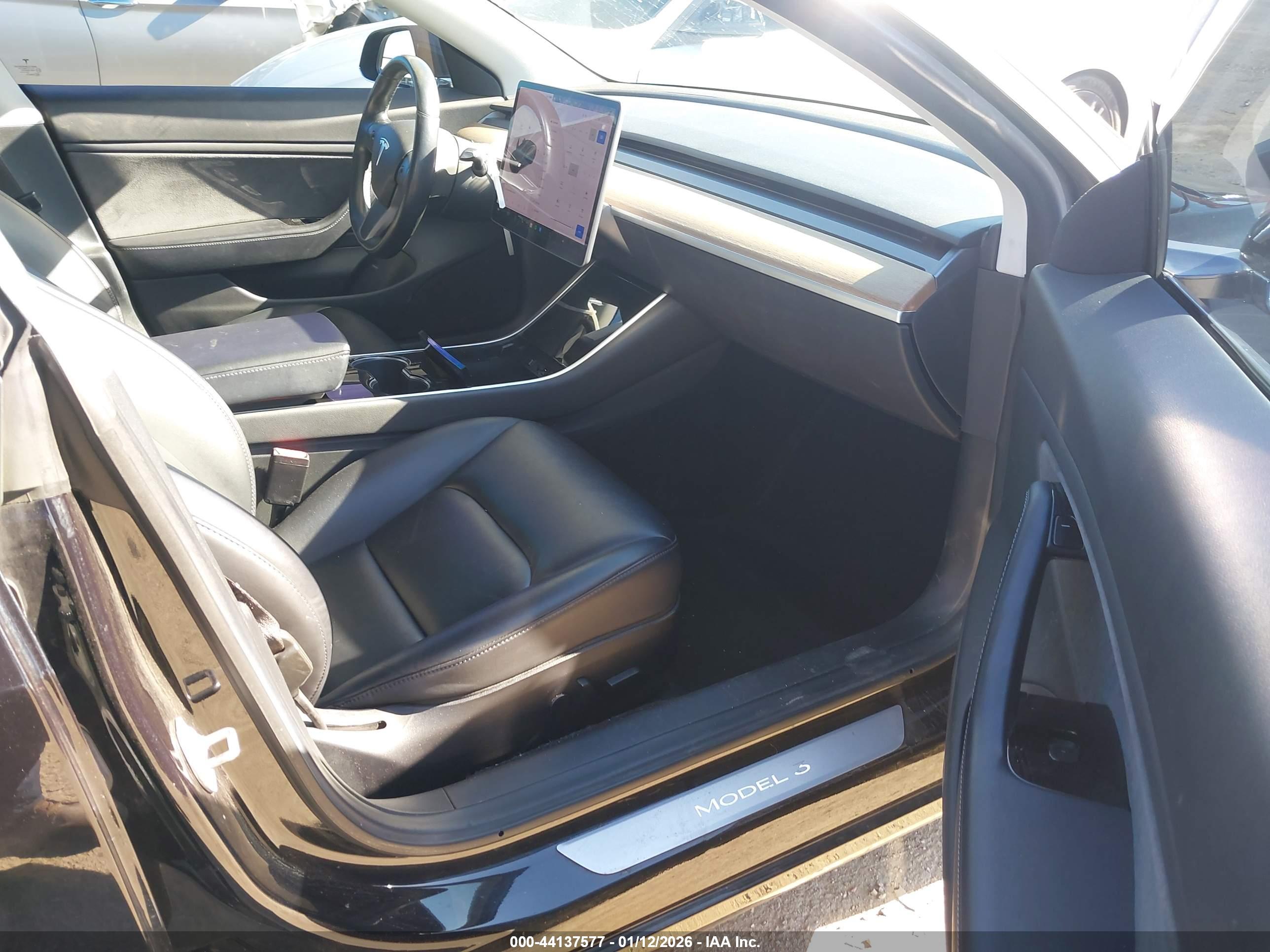 TESLA MODEL image 5
