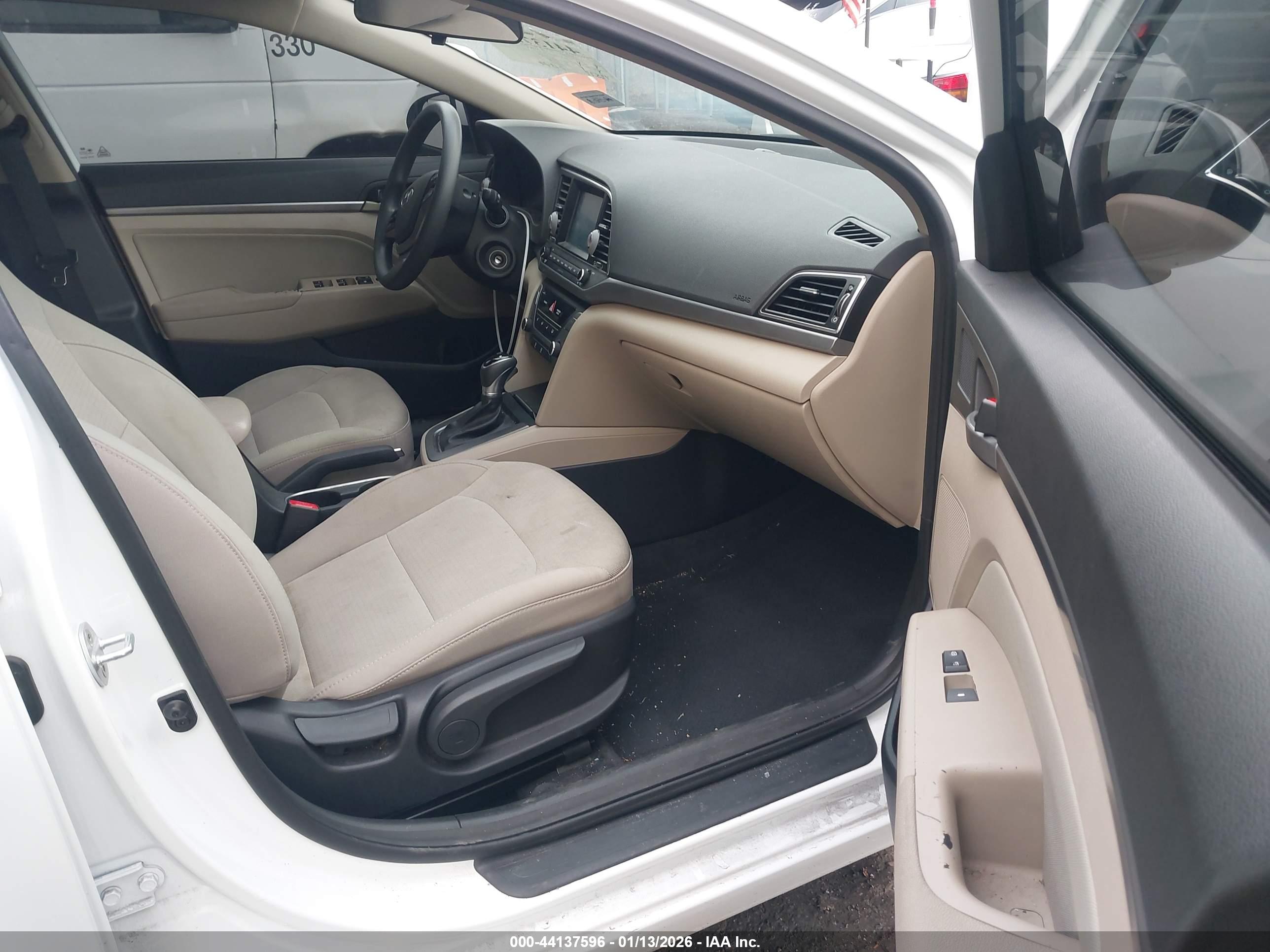 HYUNDAI ELANTRA image 5