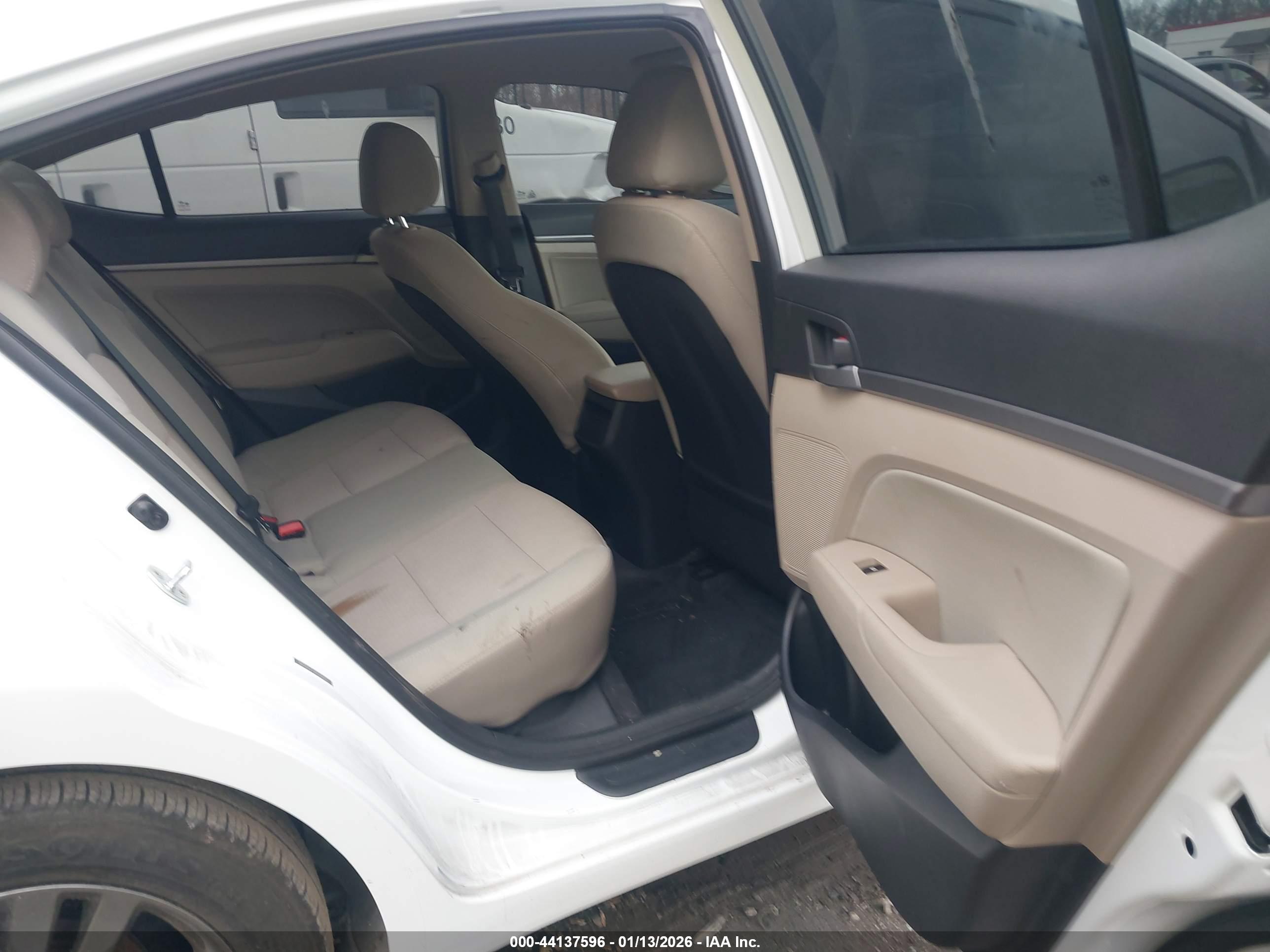 HYUNDAI ELANTRA image 8