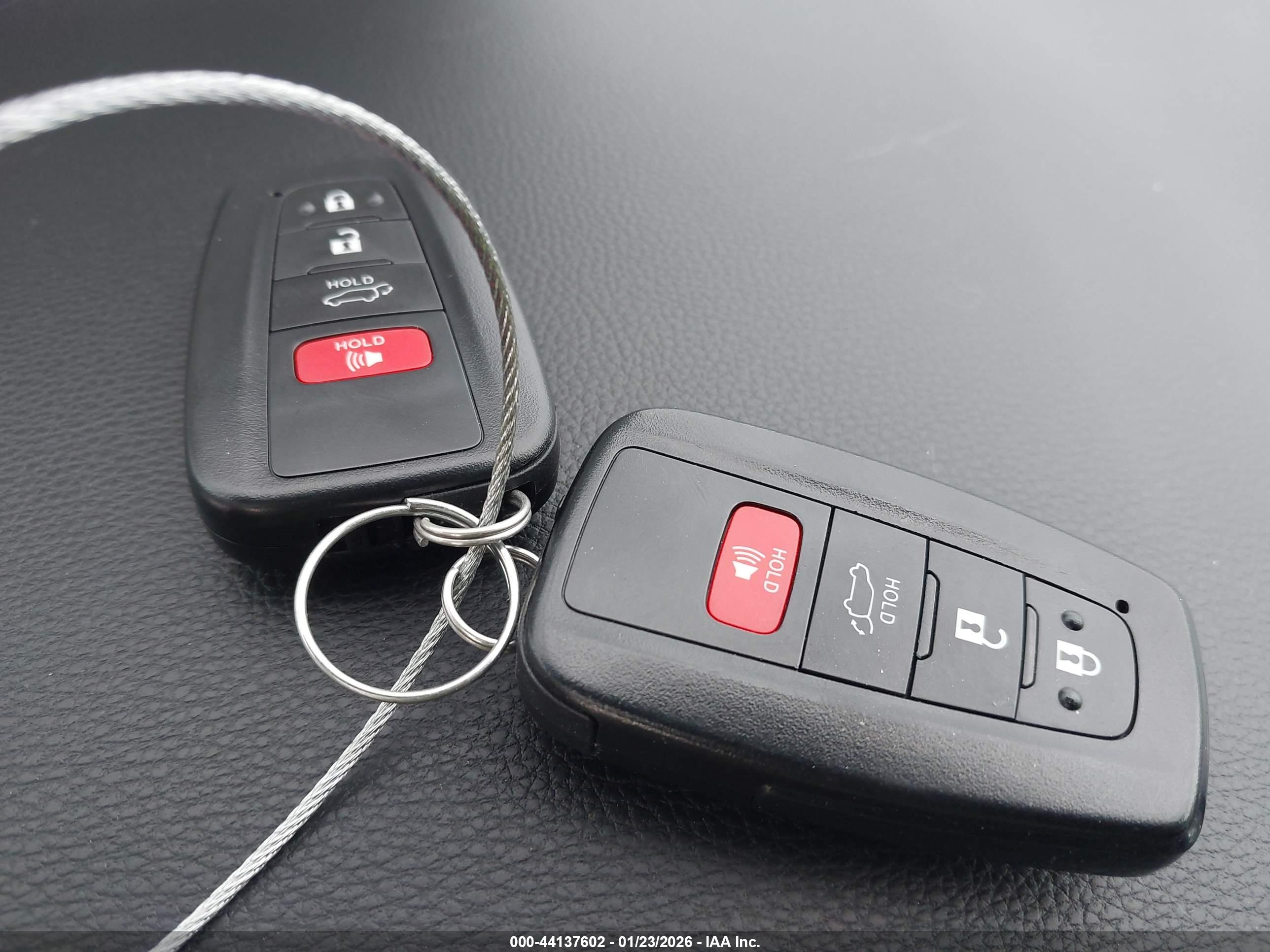 TOYOTA RAV4 image 11