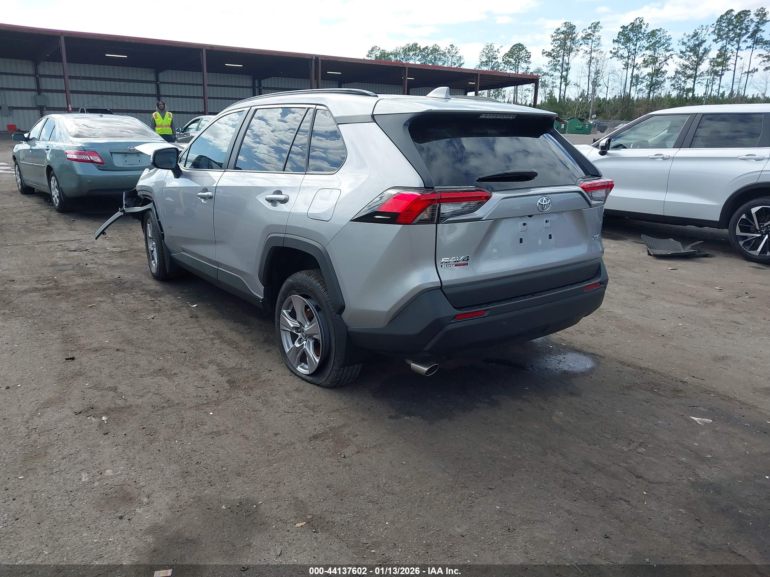 TOYOTA RAV4 image 3