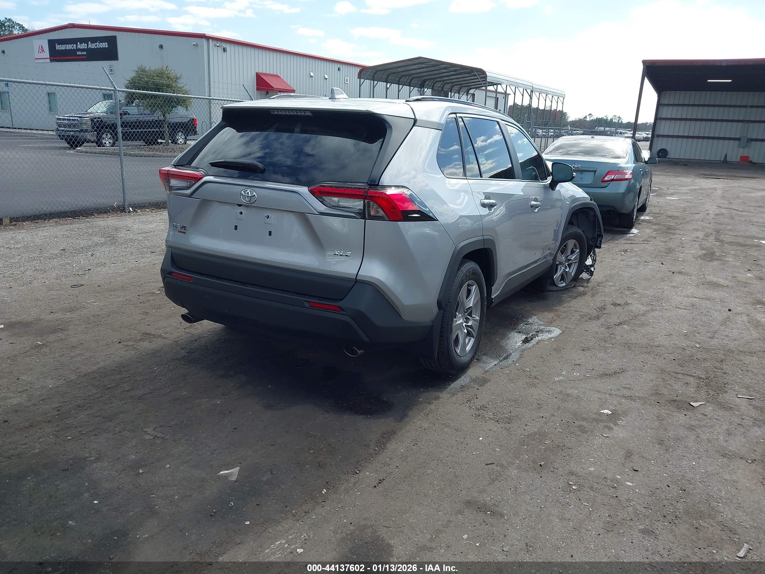 TOYOTA RAV4 image 4