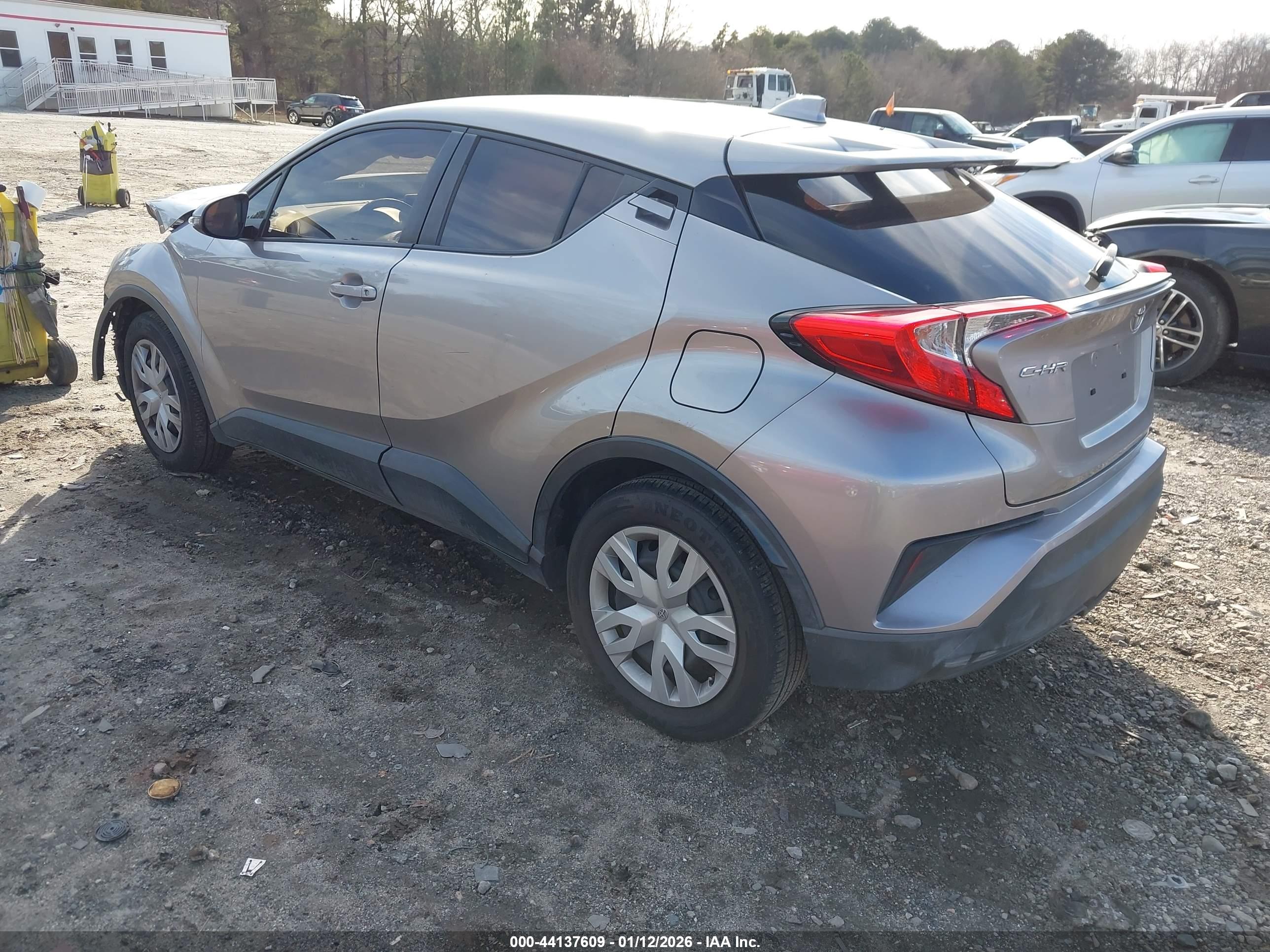 TOYOTA C-HR image 3