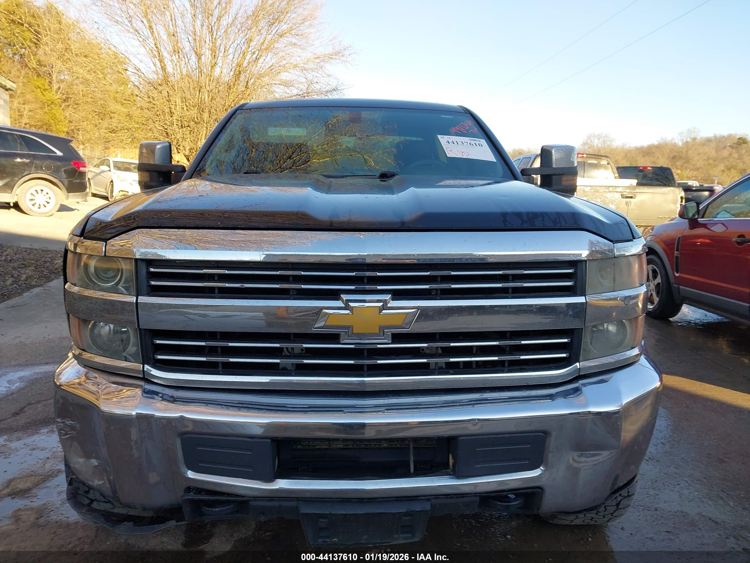 CHEVROLET SILVERADO image 6