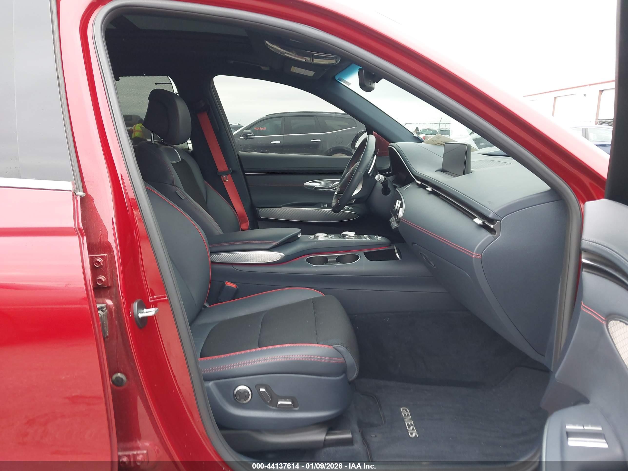 GENESIS GV70 image 5