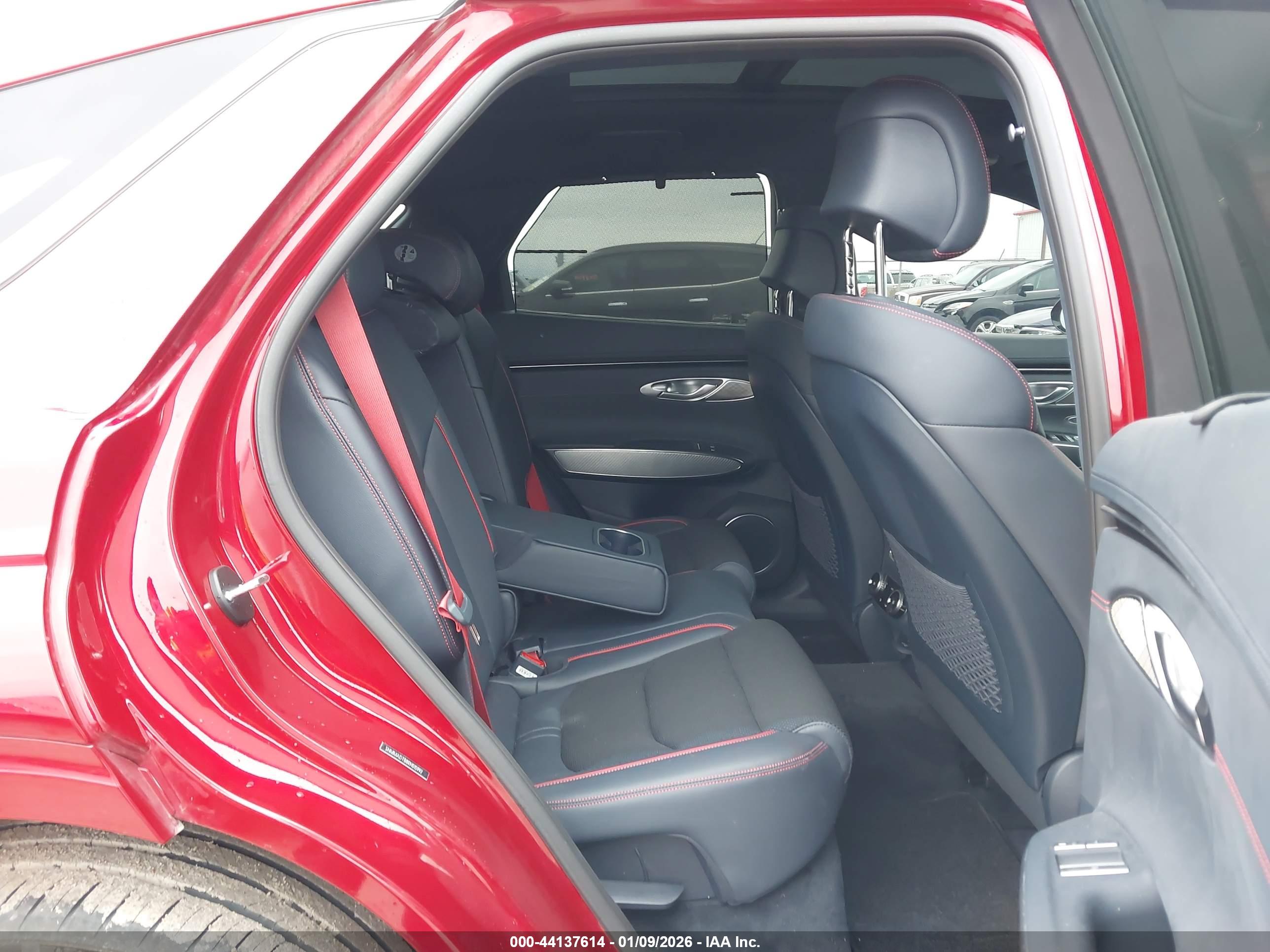 GENESIS GV70 image 8