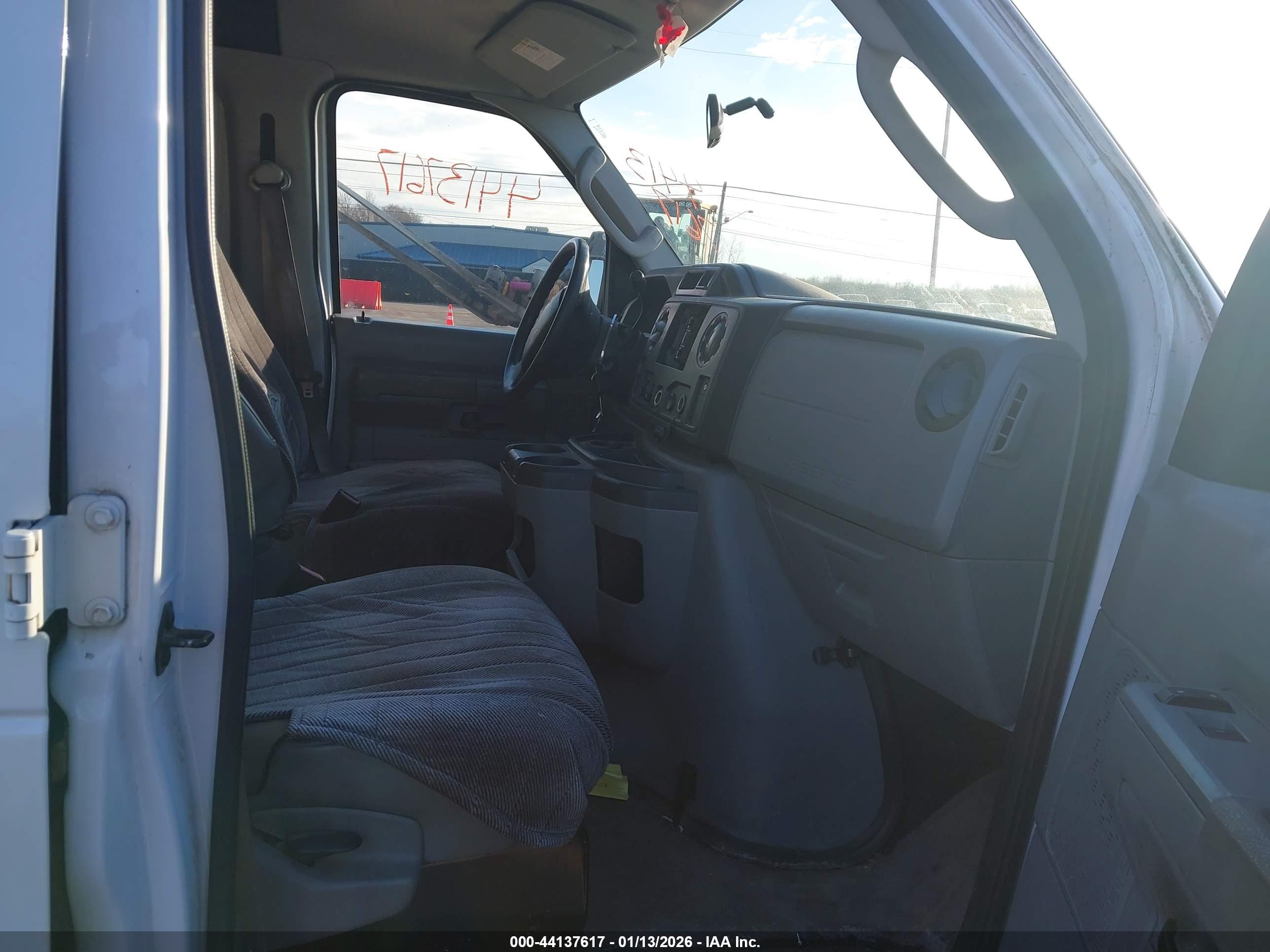 FORD E-150 image 5