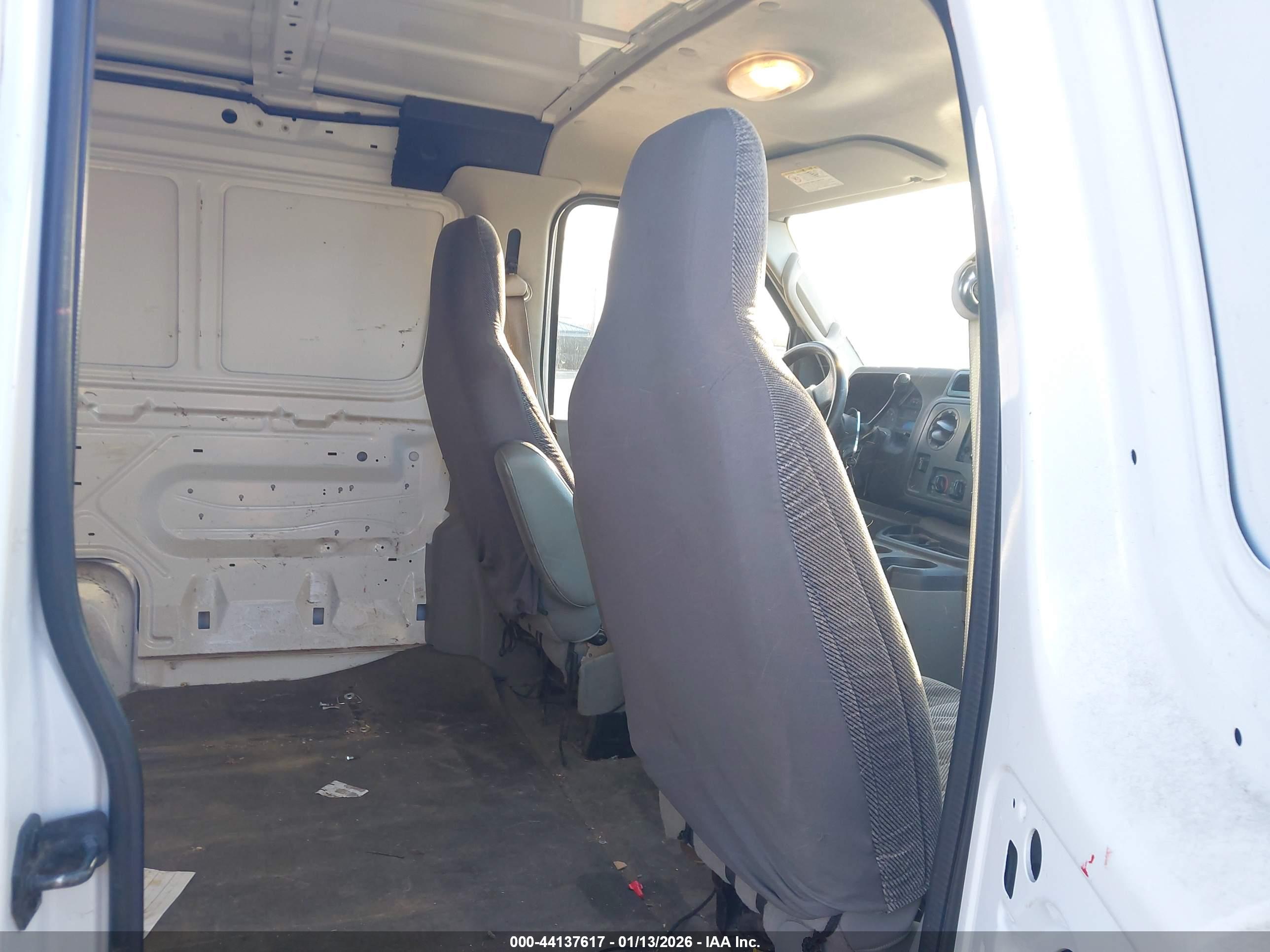 FORD E-150 image 8