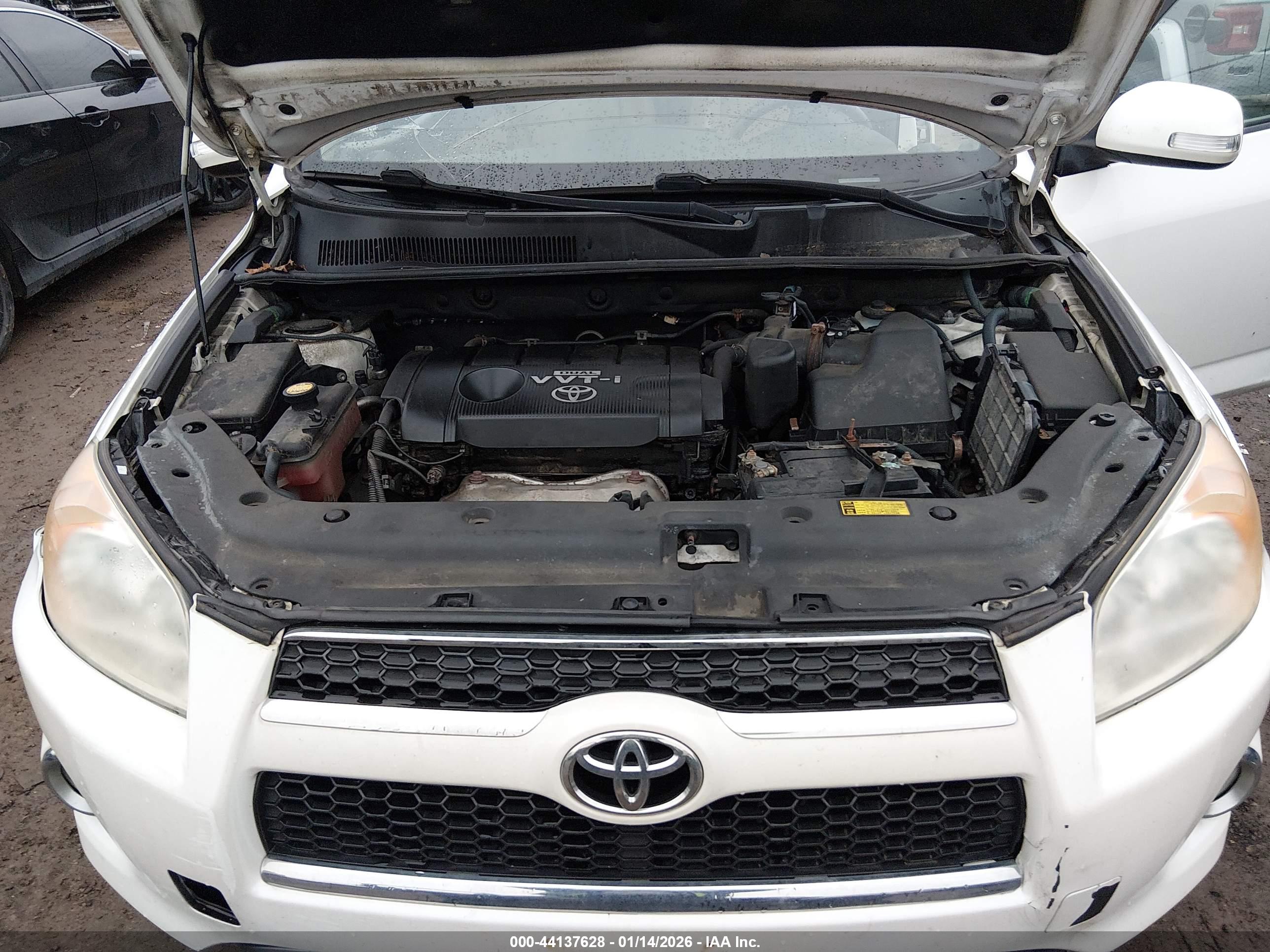 TOYOTA RAV4 image 10