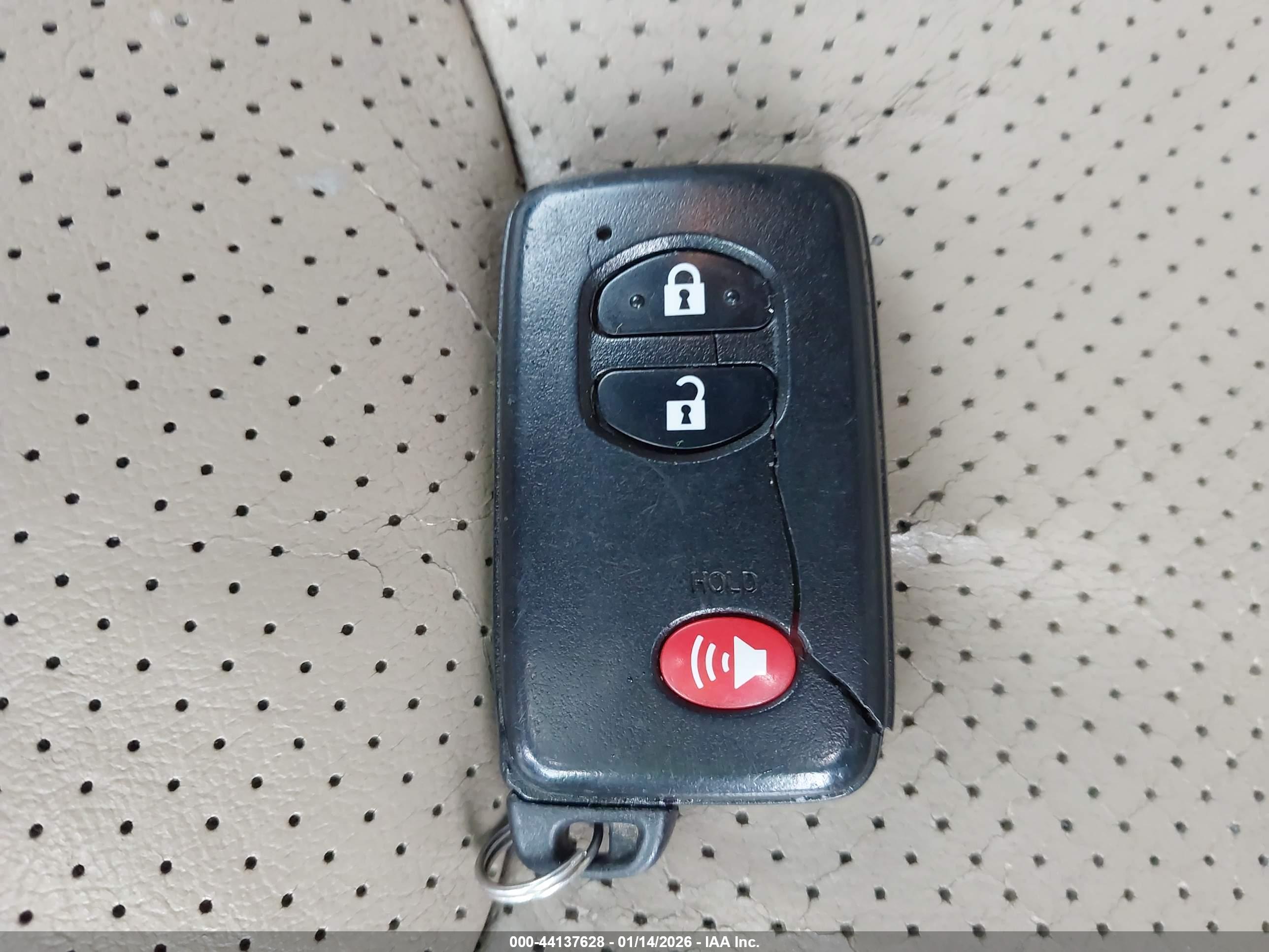 TOYOTA RAV4 image 11