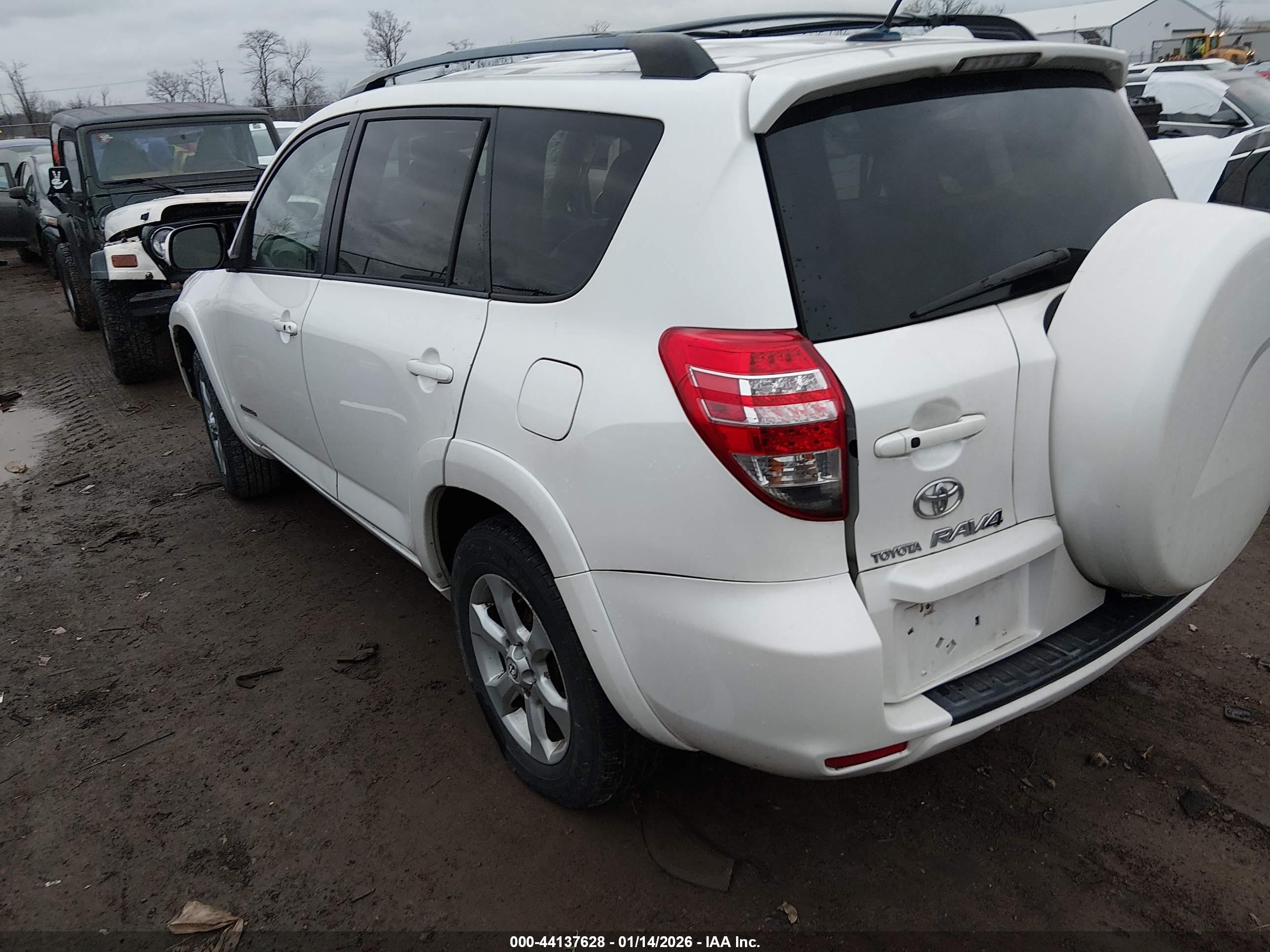 TOYOTA RAV4 image 3