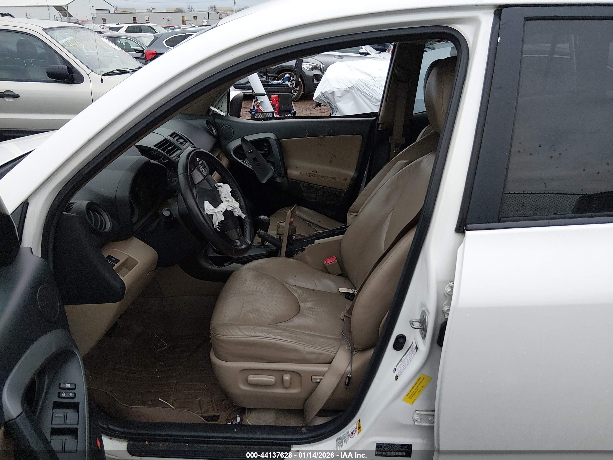 TOYOTA RAV4 image 5