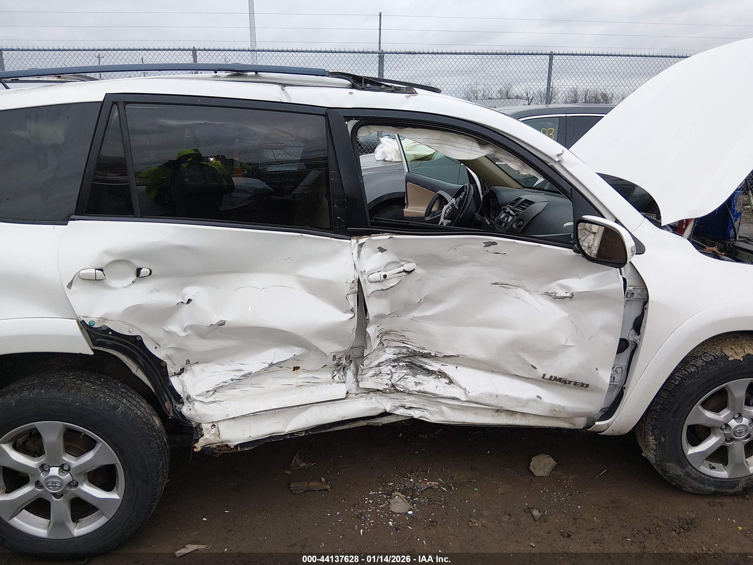 TOYOTA RAV4 image 6