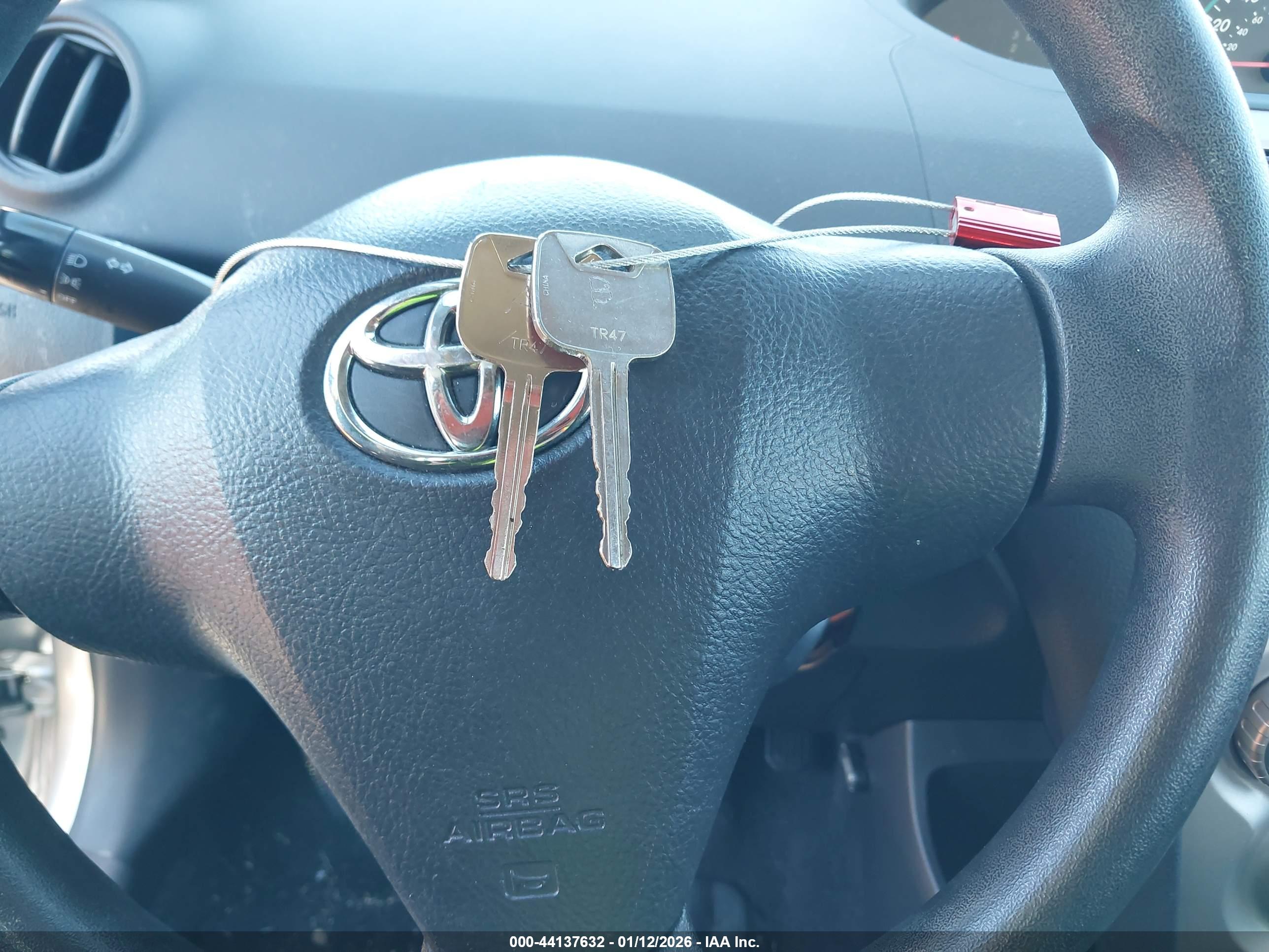 TOYOTA YARIS image 11