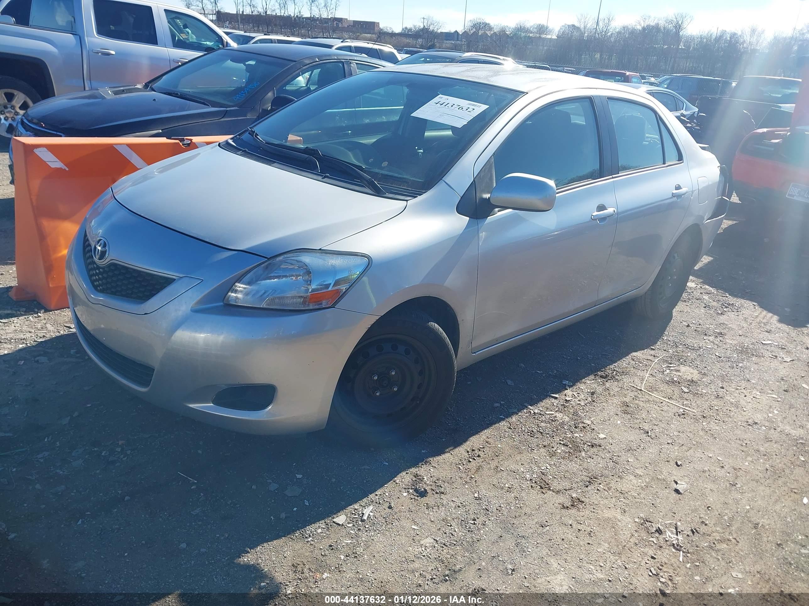 TOYOTA YARIS image 2