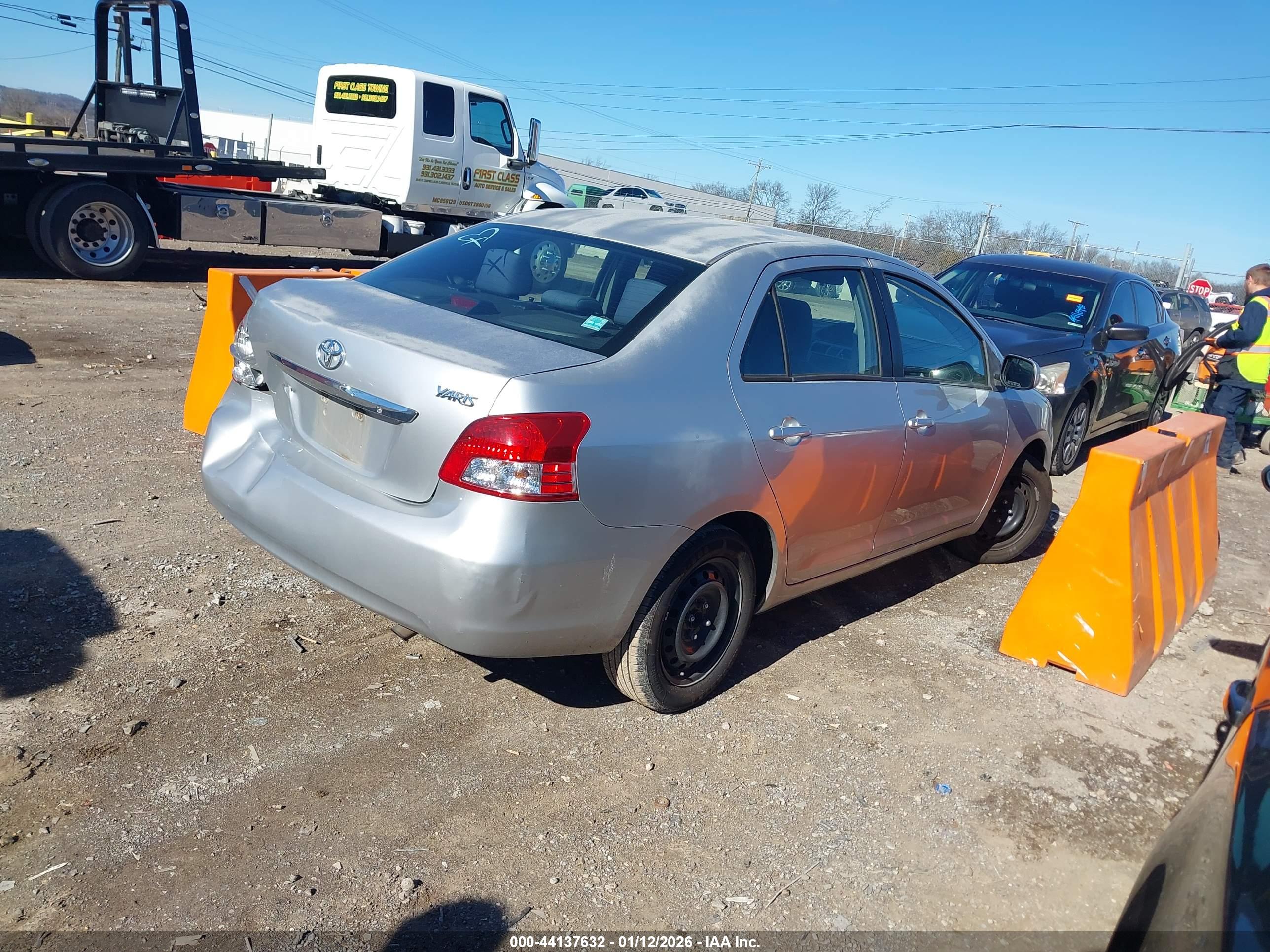 TOYOTA YARIS image 4