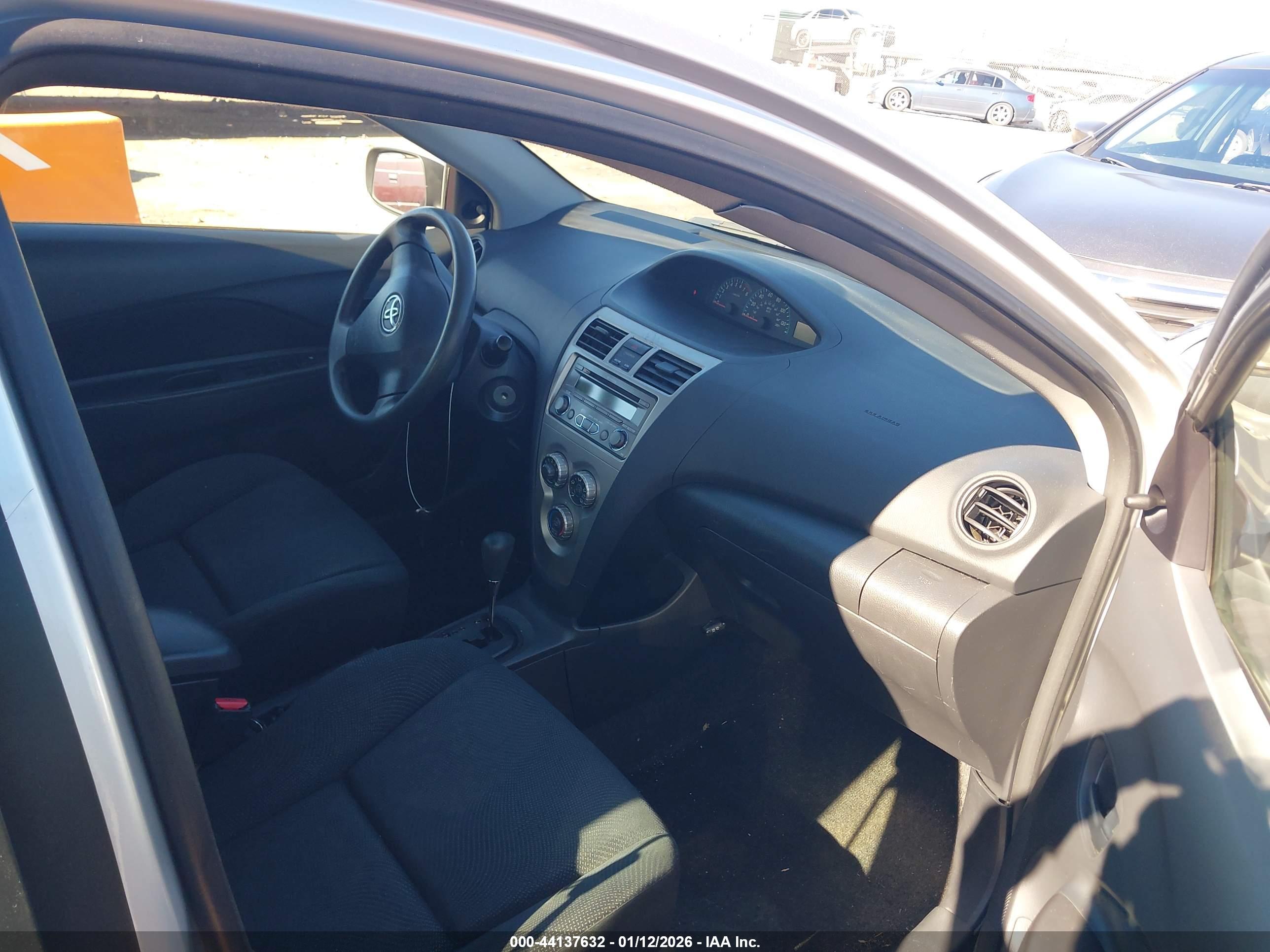 TOYOTA YARIS image 5