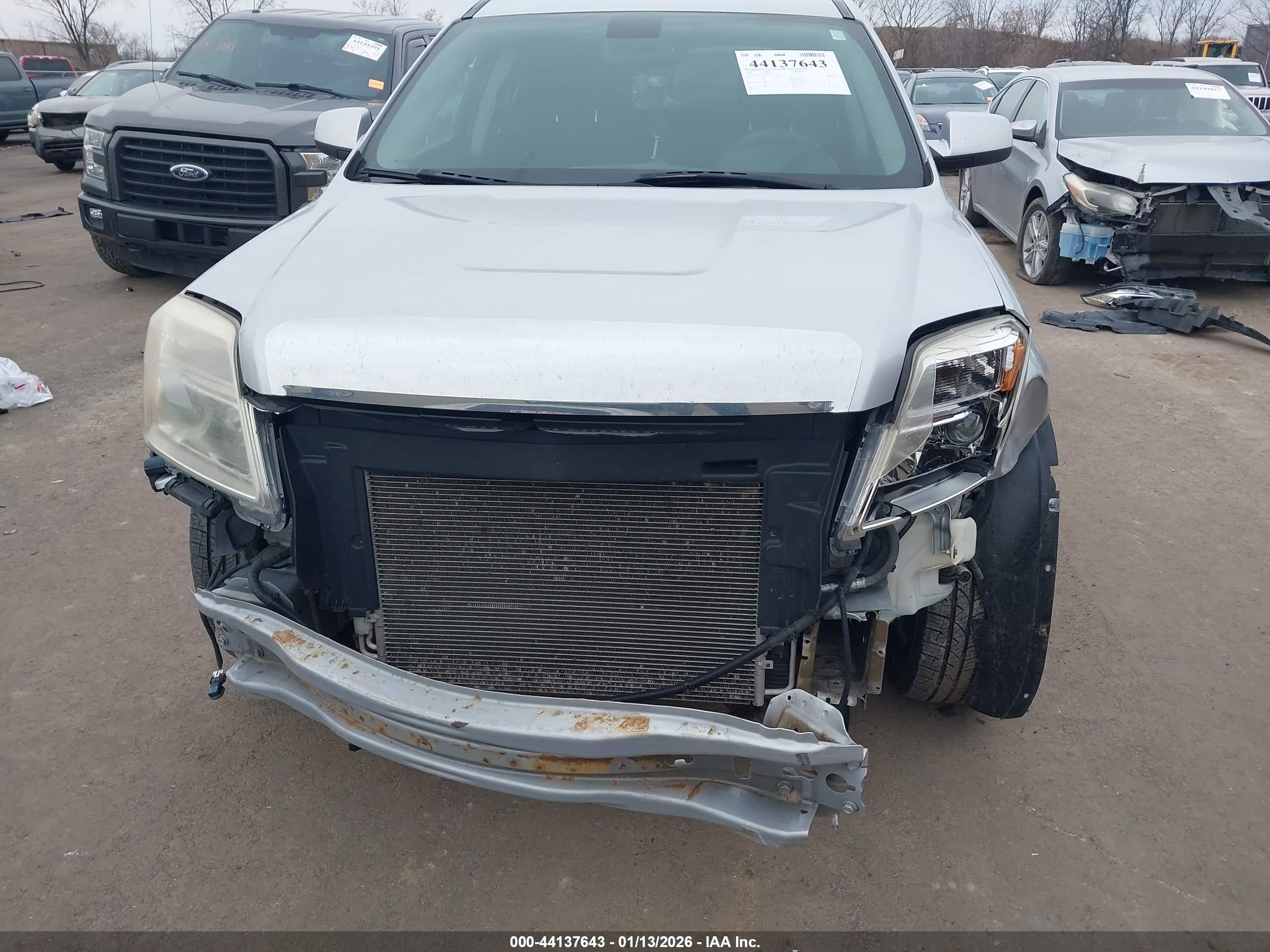 GMC TERRAIN image 6