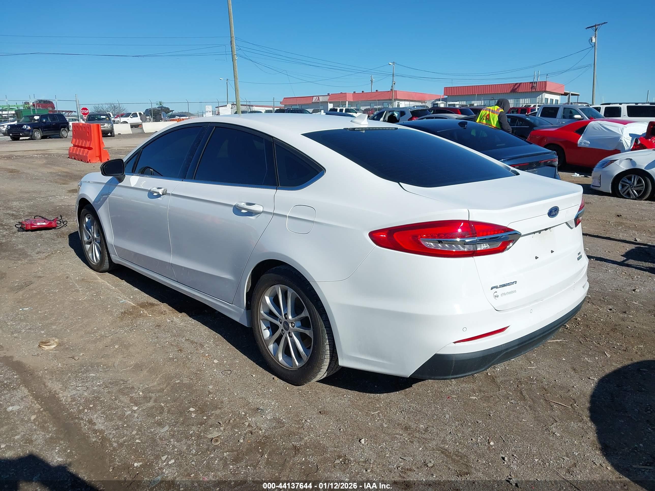 FORD FUSION image 3