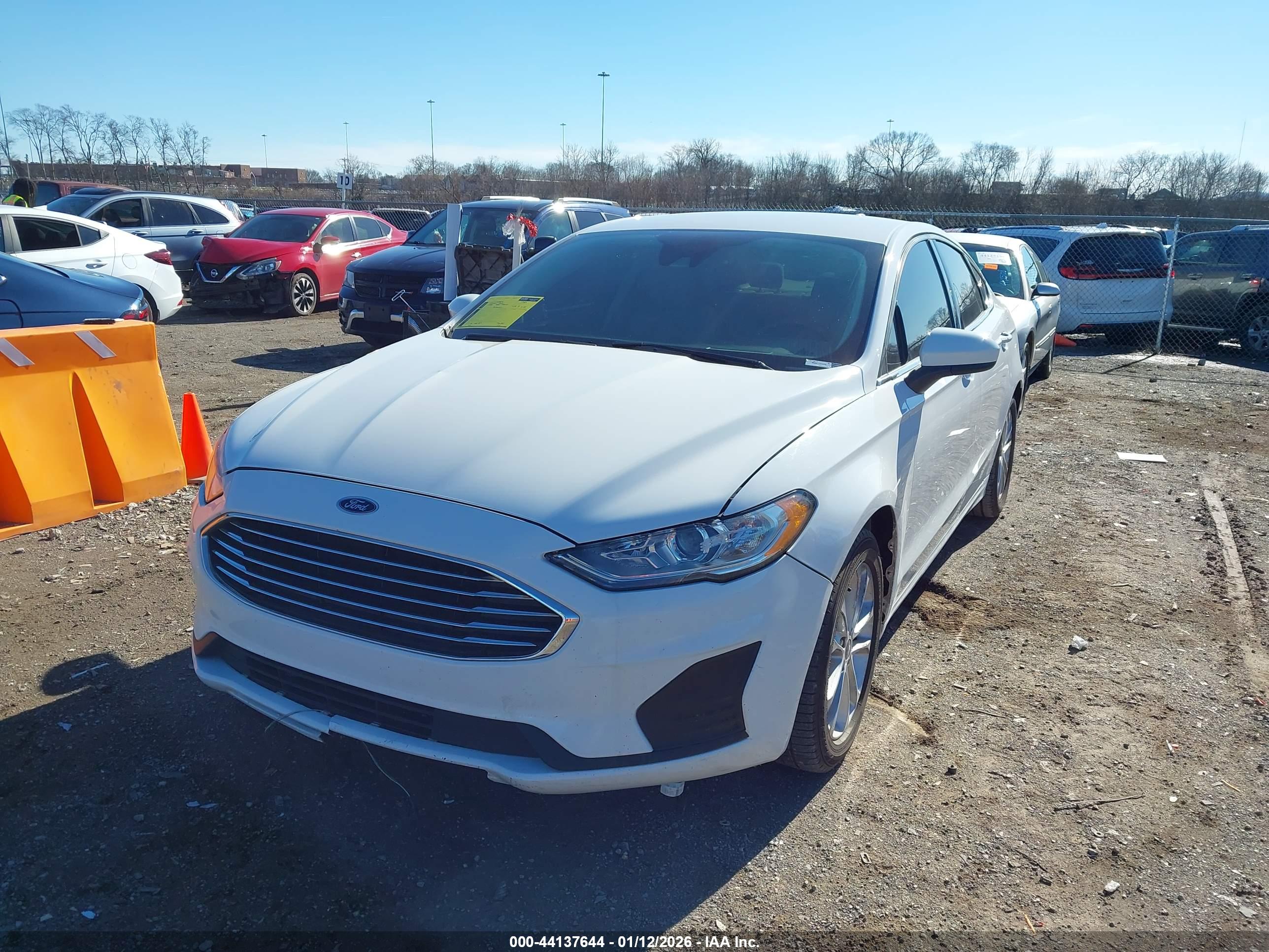 FORD FUSION image 6
