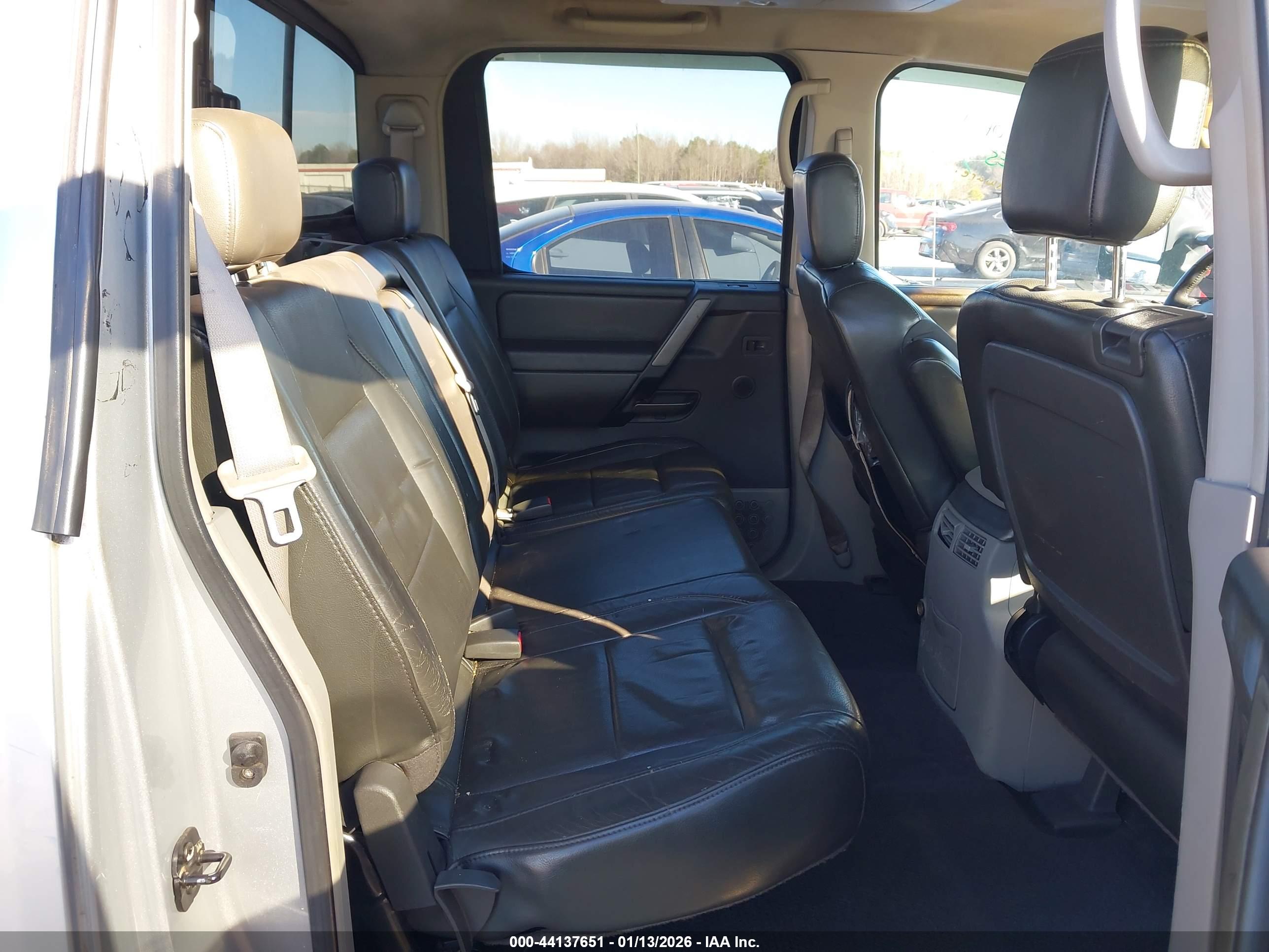 NISSAN TITAN image 8