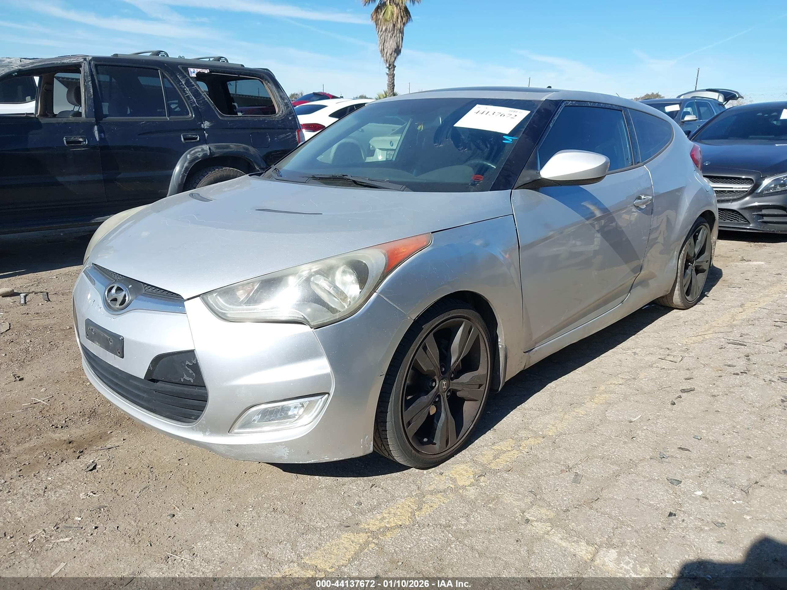 HYUNDAI VELOSTER image 2