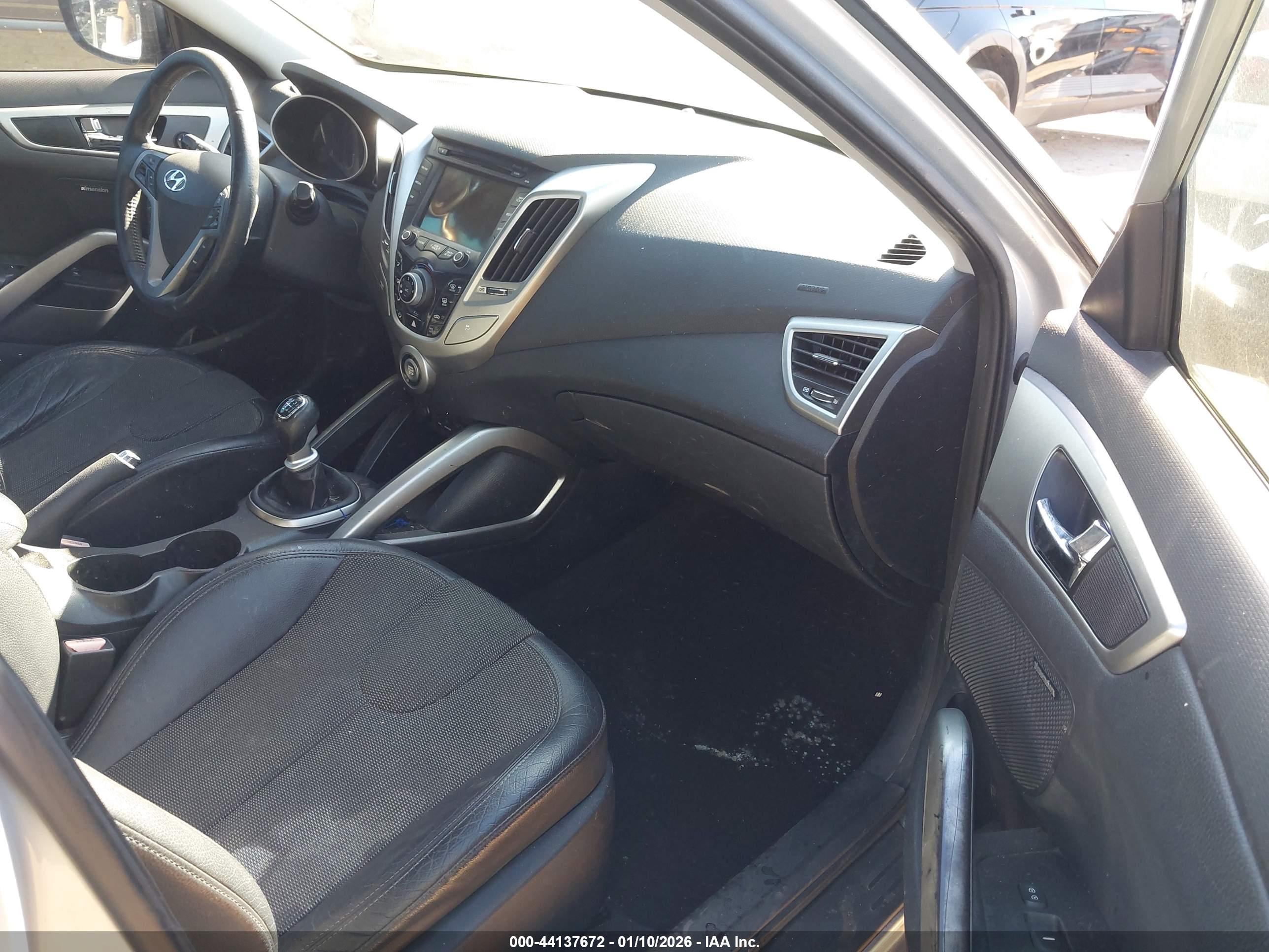 HYUNDAI VELOSTER image 5