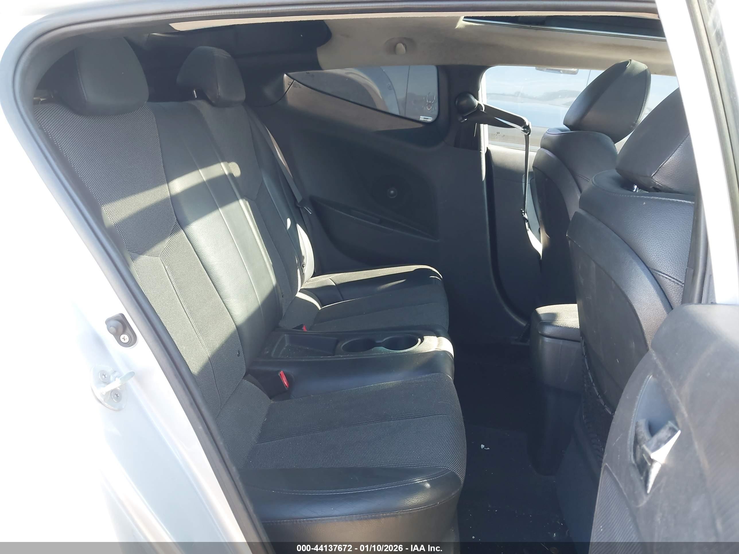 HYUNDAI VELOSTER image 8