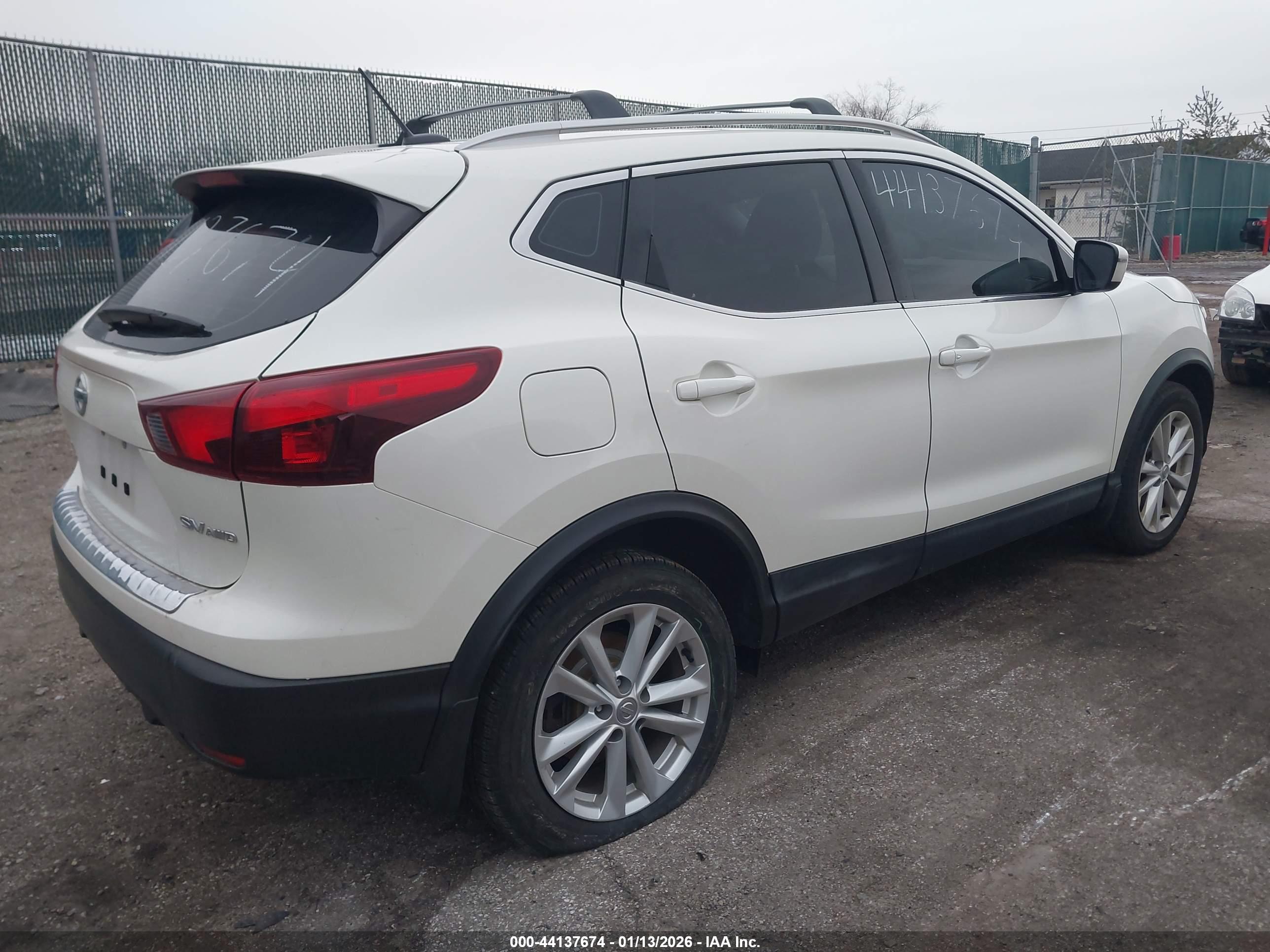 NISSAN ROGUE image 4