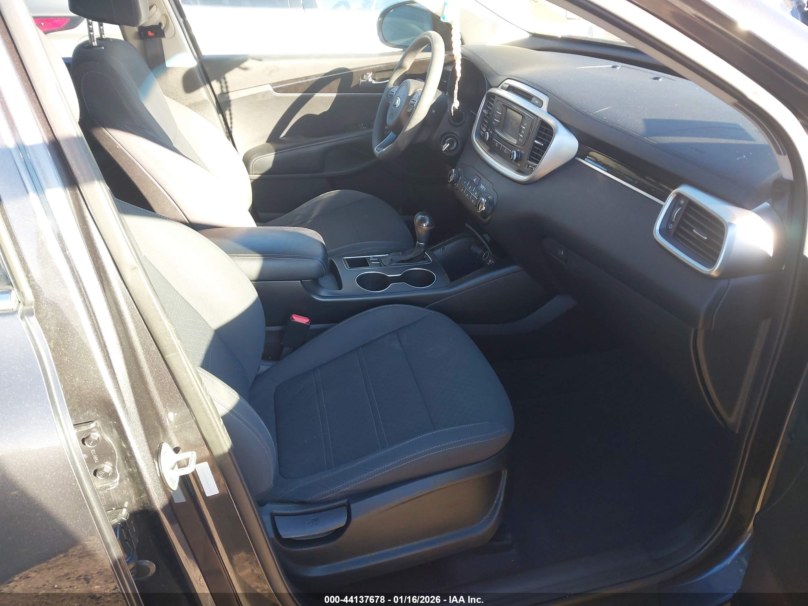 KIA SORENTO image 5