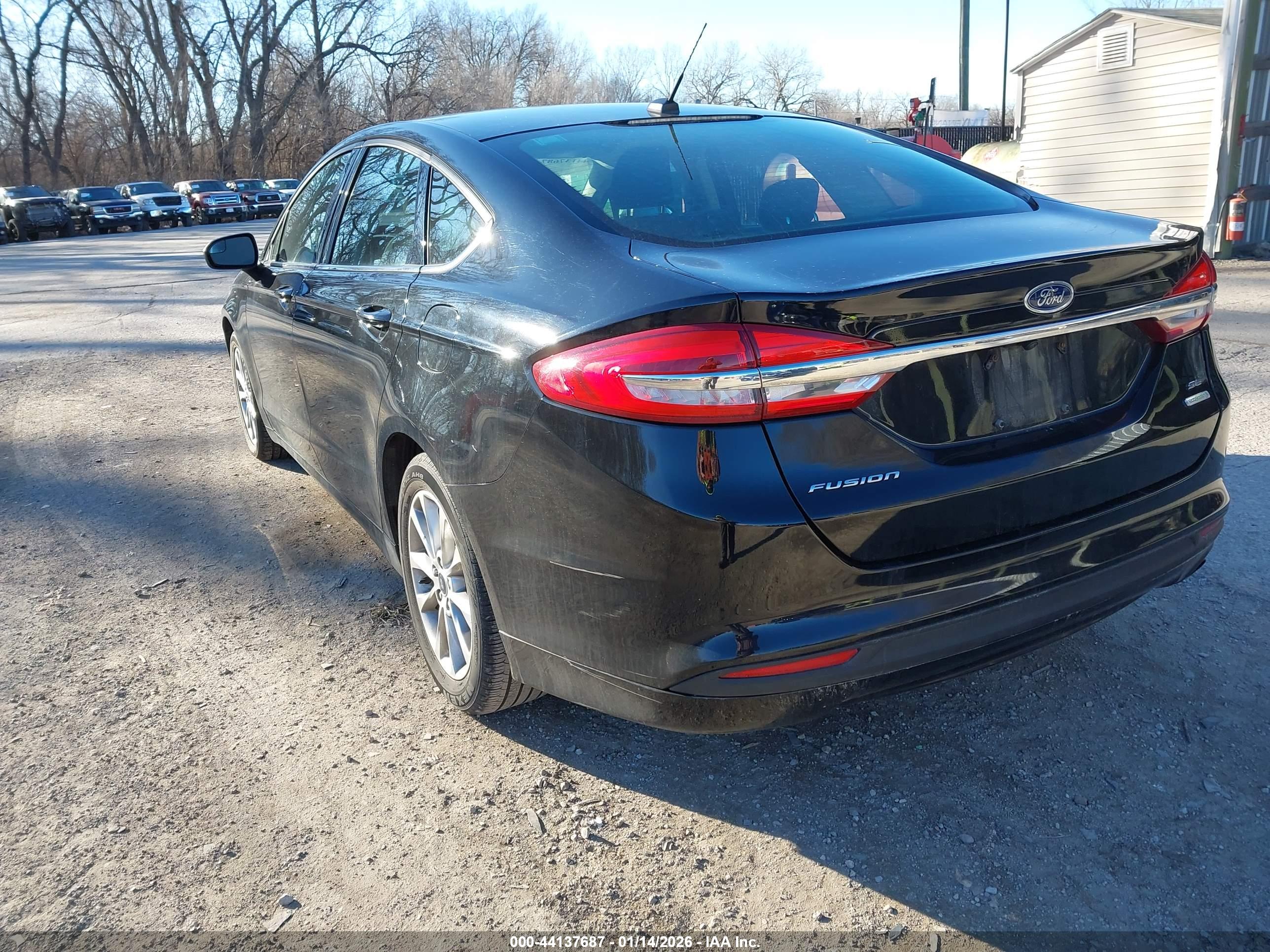 FORD FUSION image 3
