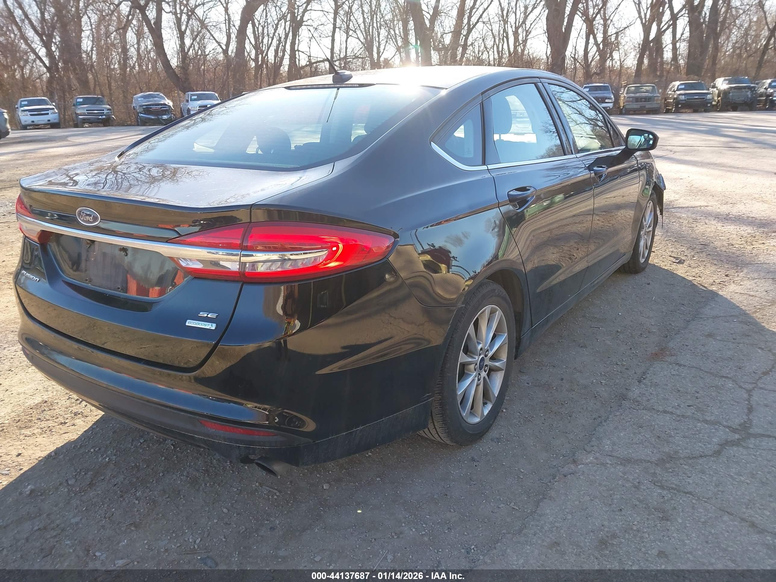 FORD FUSION image 4