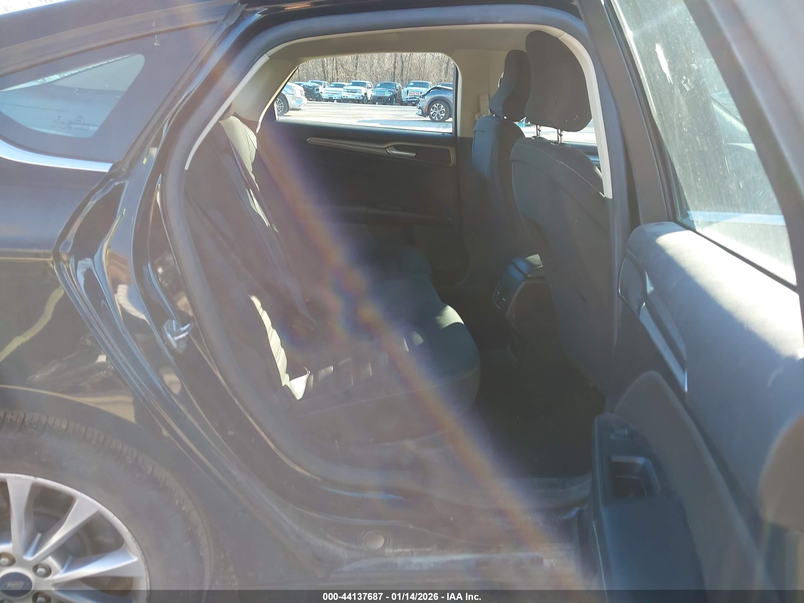 FORD FUSION image 8