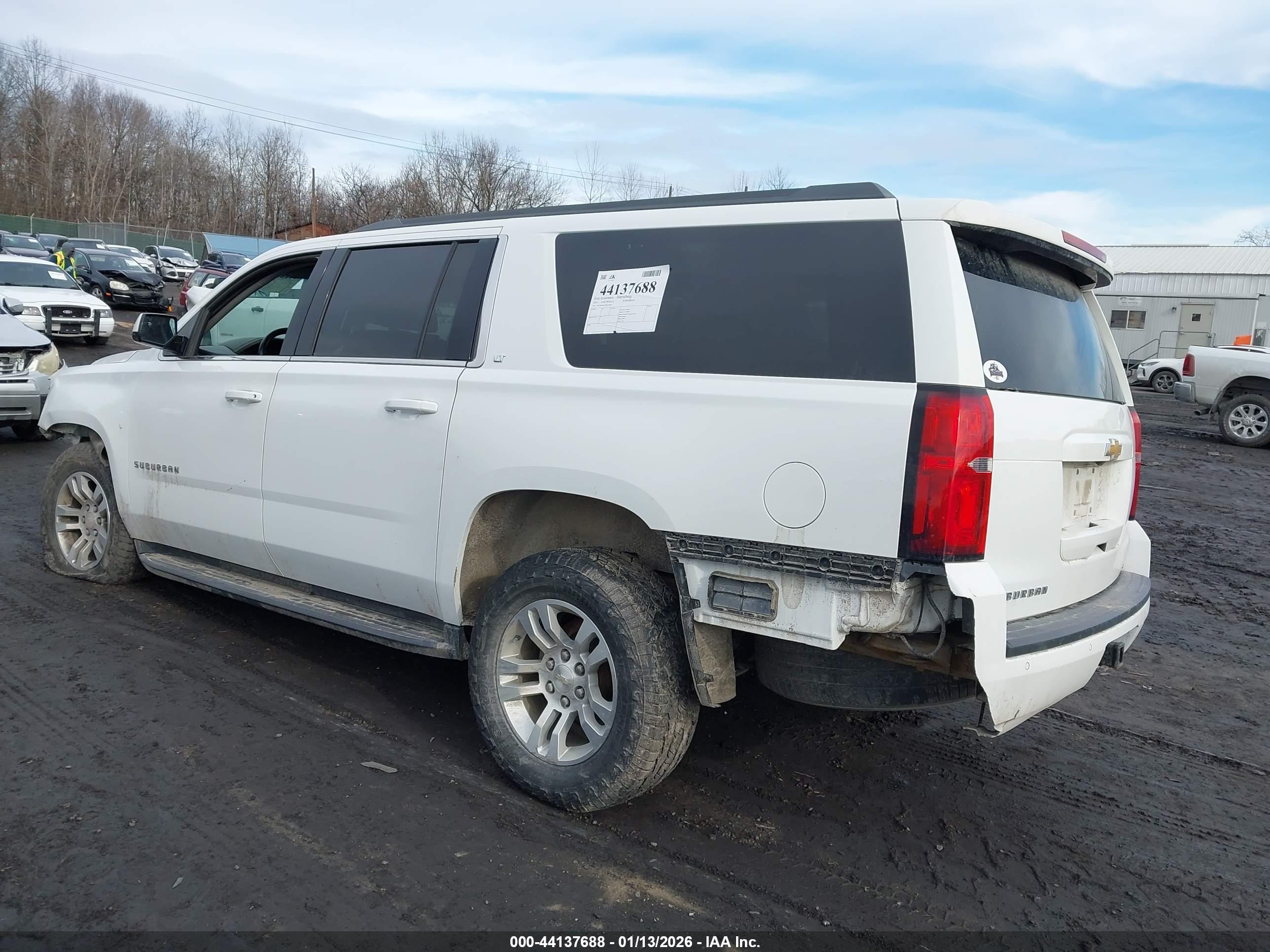 CHEVROLET SUBURBAN image 3