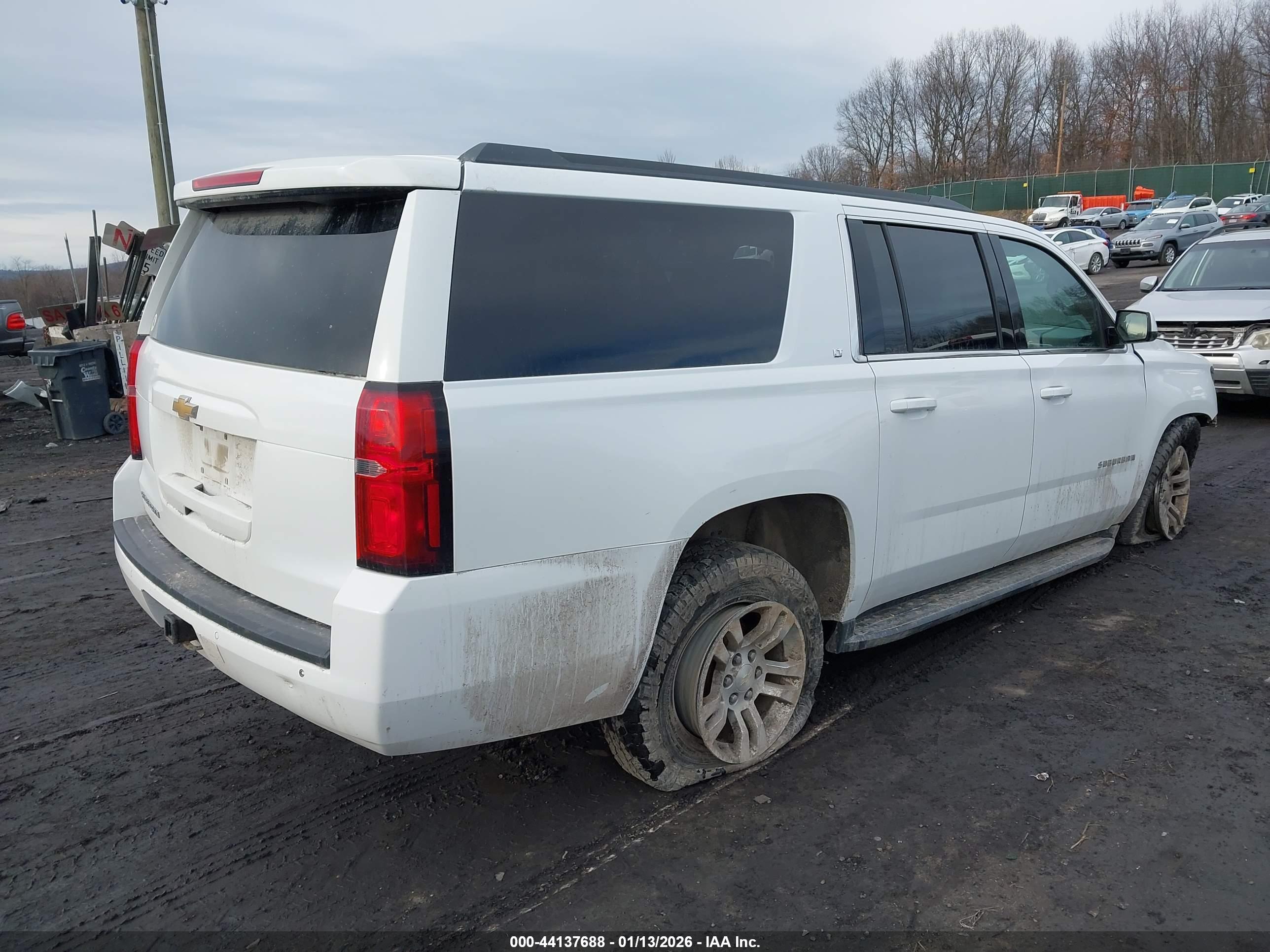 CHEVROLET SUBURBAN image 4