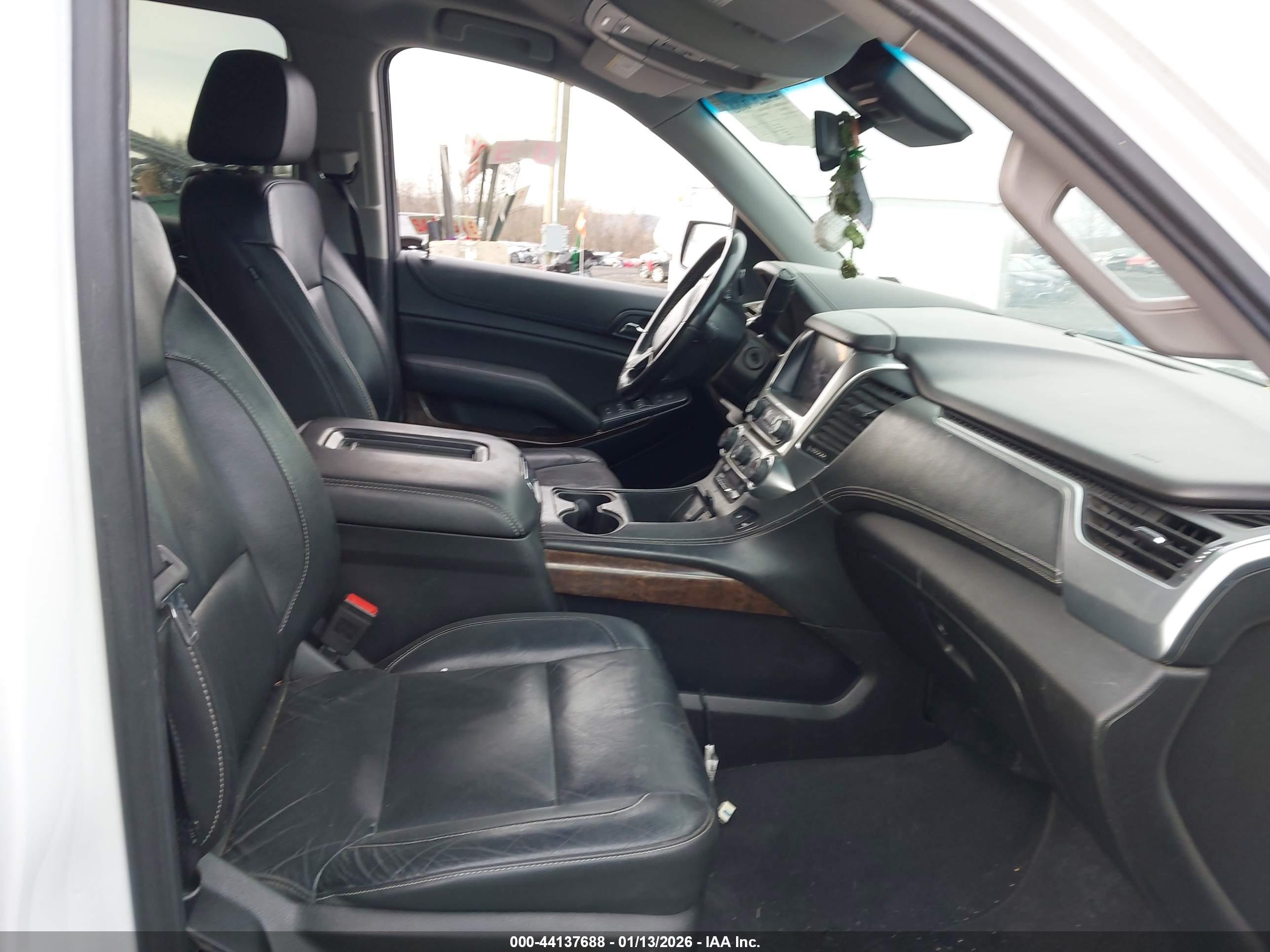 CHEVROLET SUBURBAN image 5