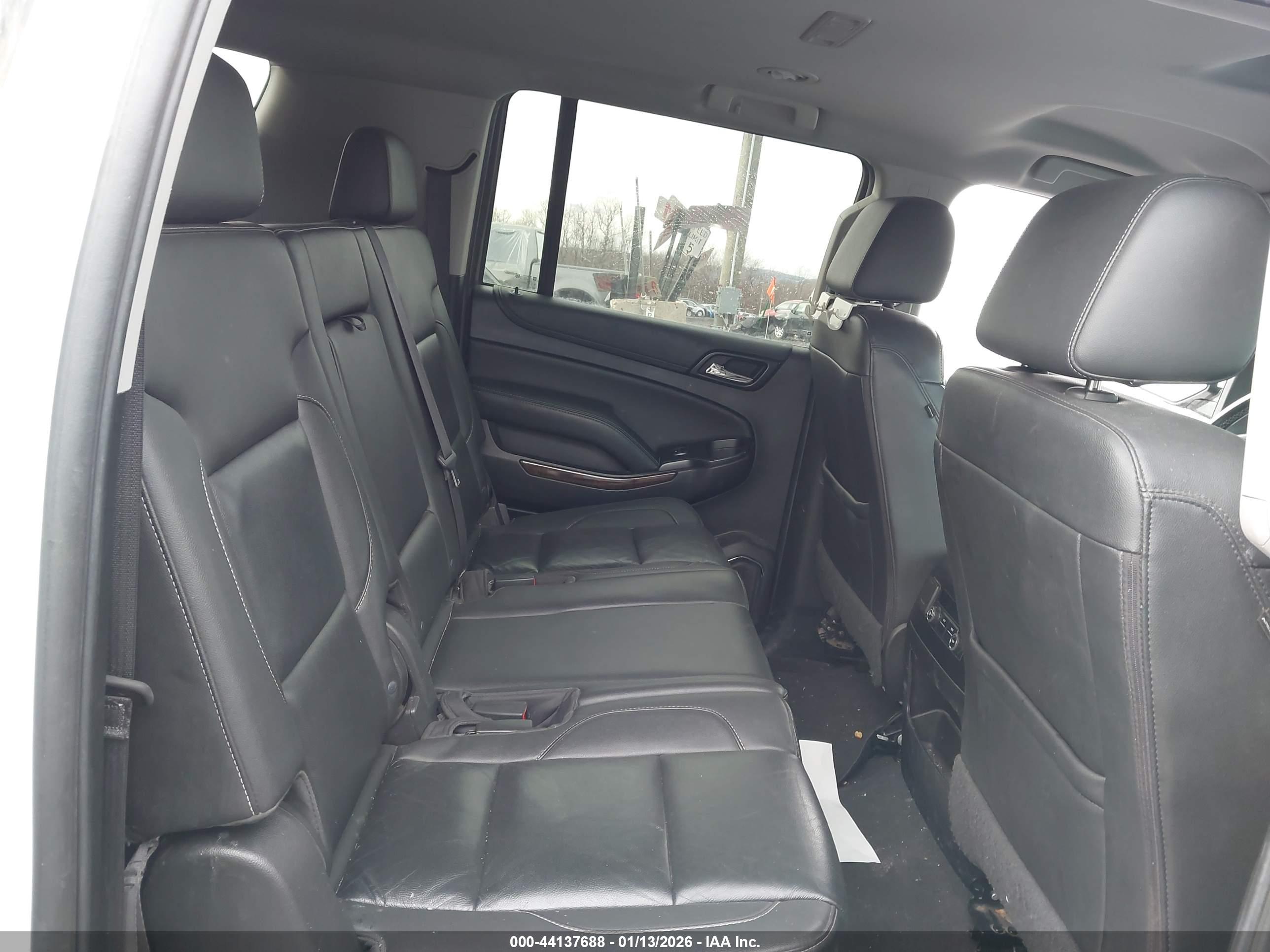 CHEVROLET SUBURBAN image 8