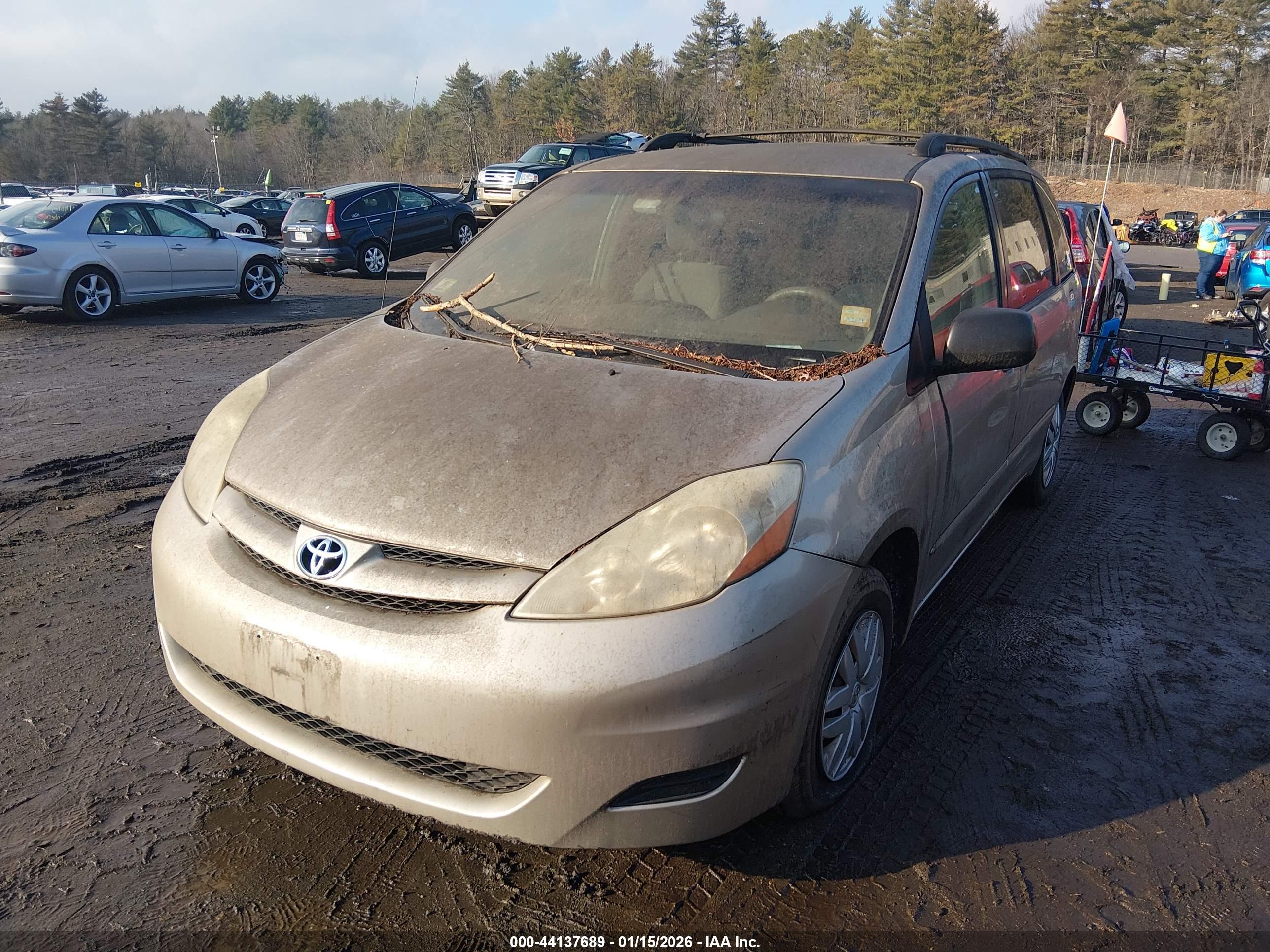 TOYOTA SIENNA image 2