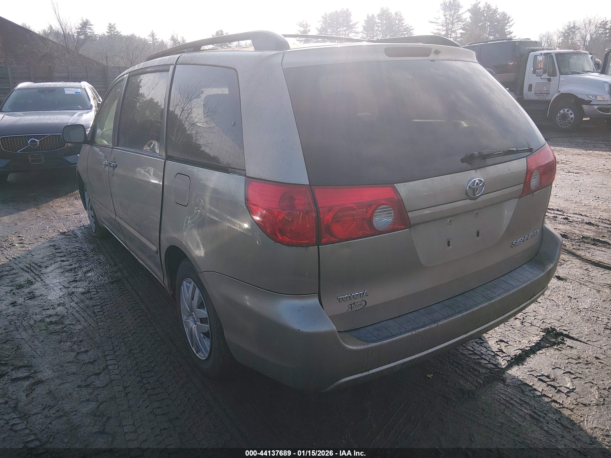 TOYOTA SIENNA image 3