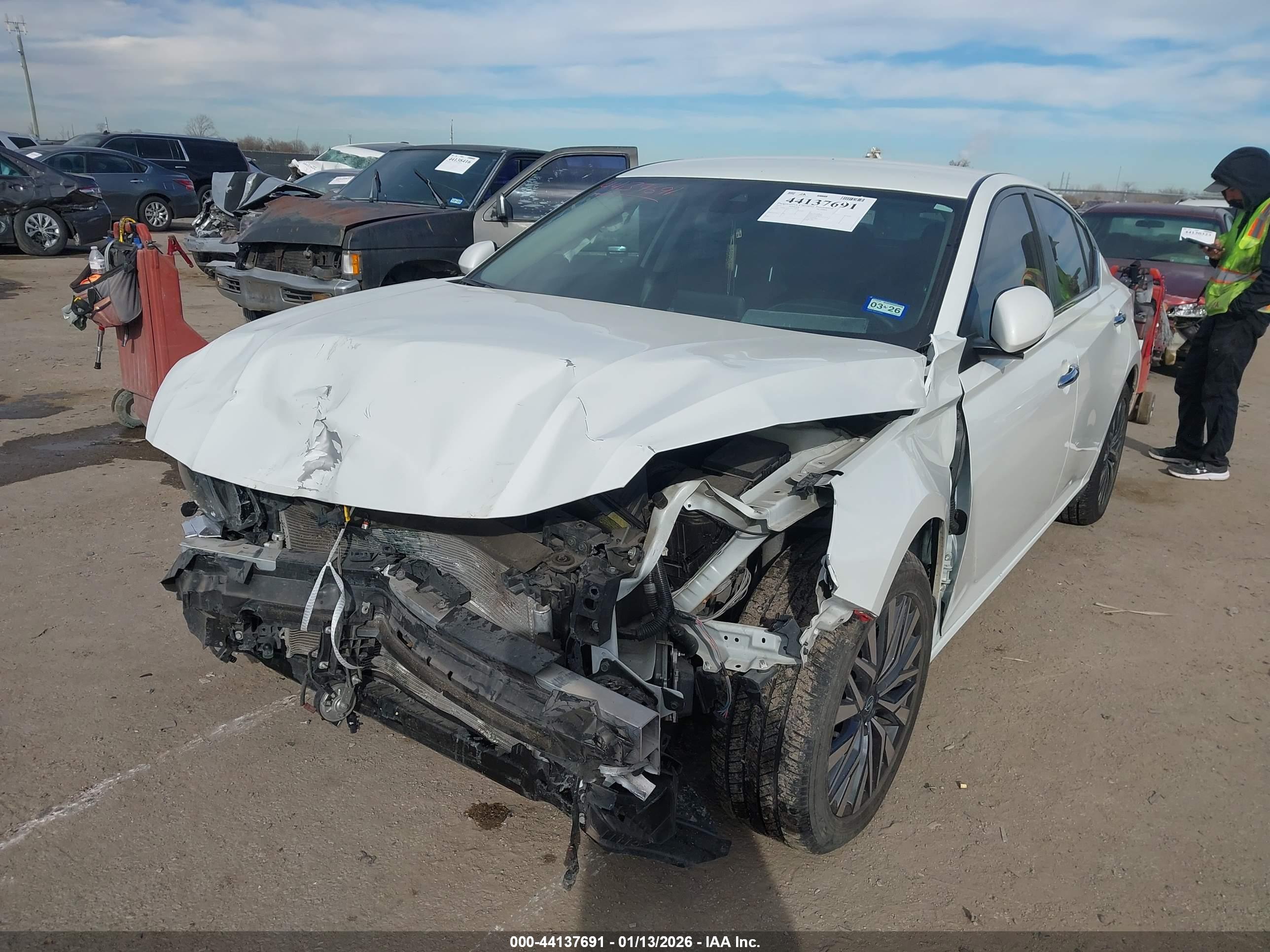 NISSAN ALTIMA image 2
