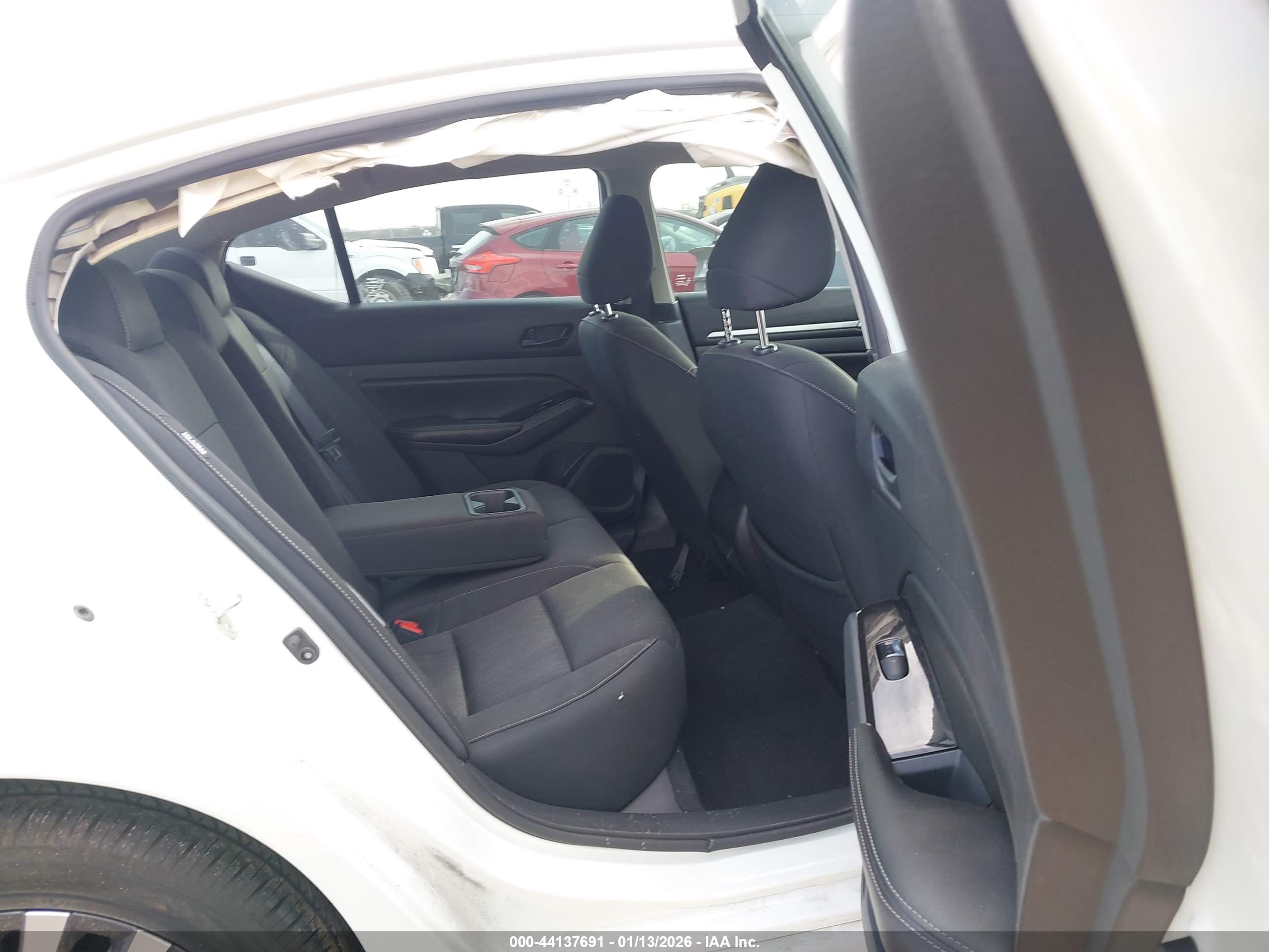 NISSAN ALTIMA image 8
