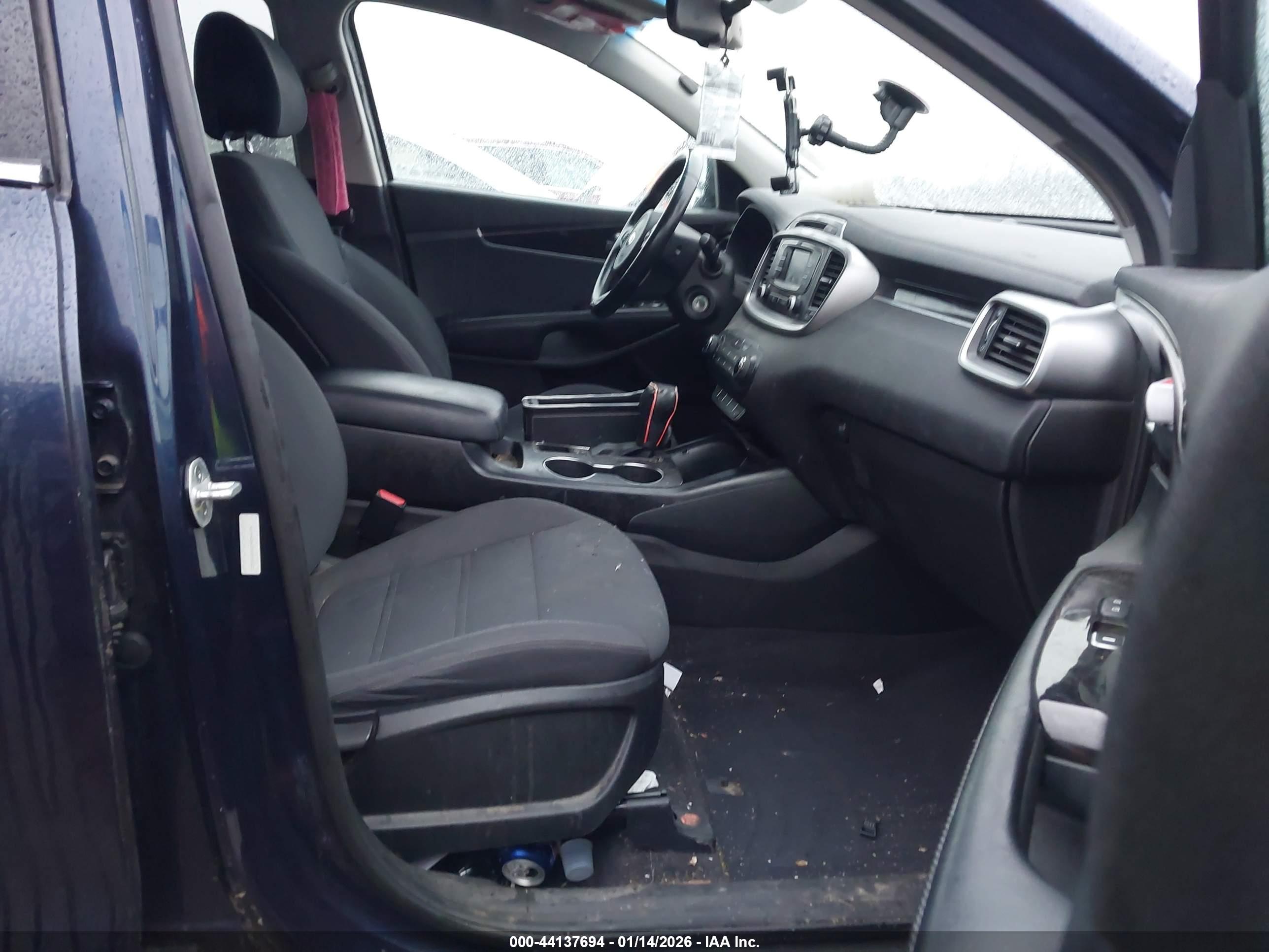 KIA SORENTO image 5
