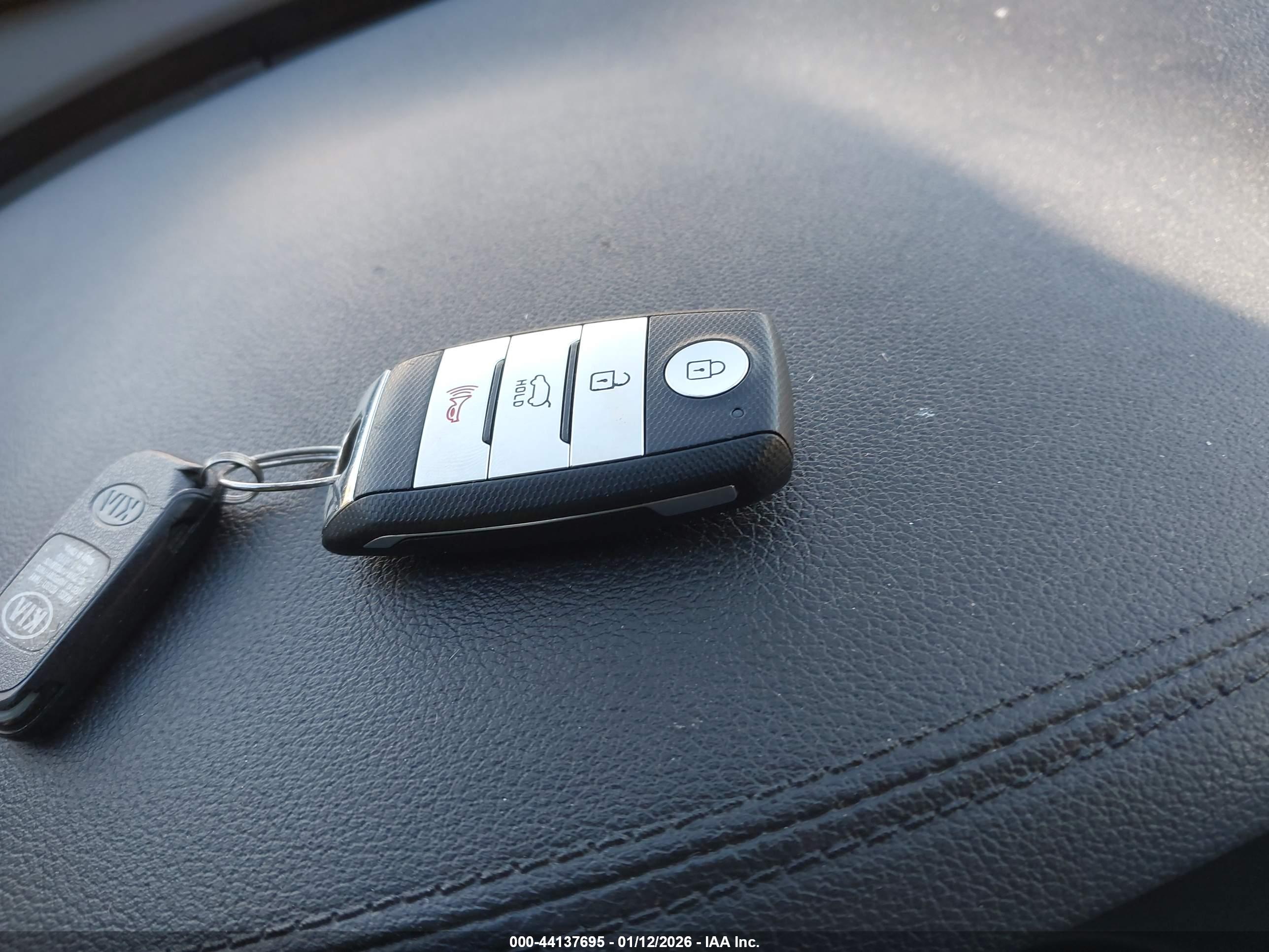 KIA SORENTO image 11