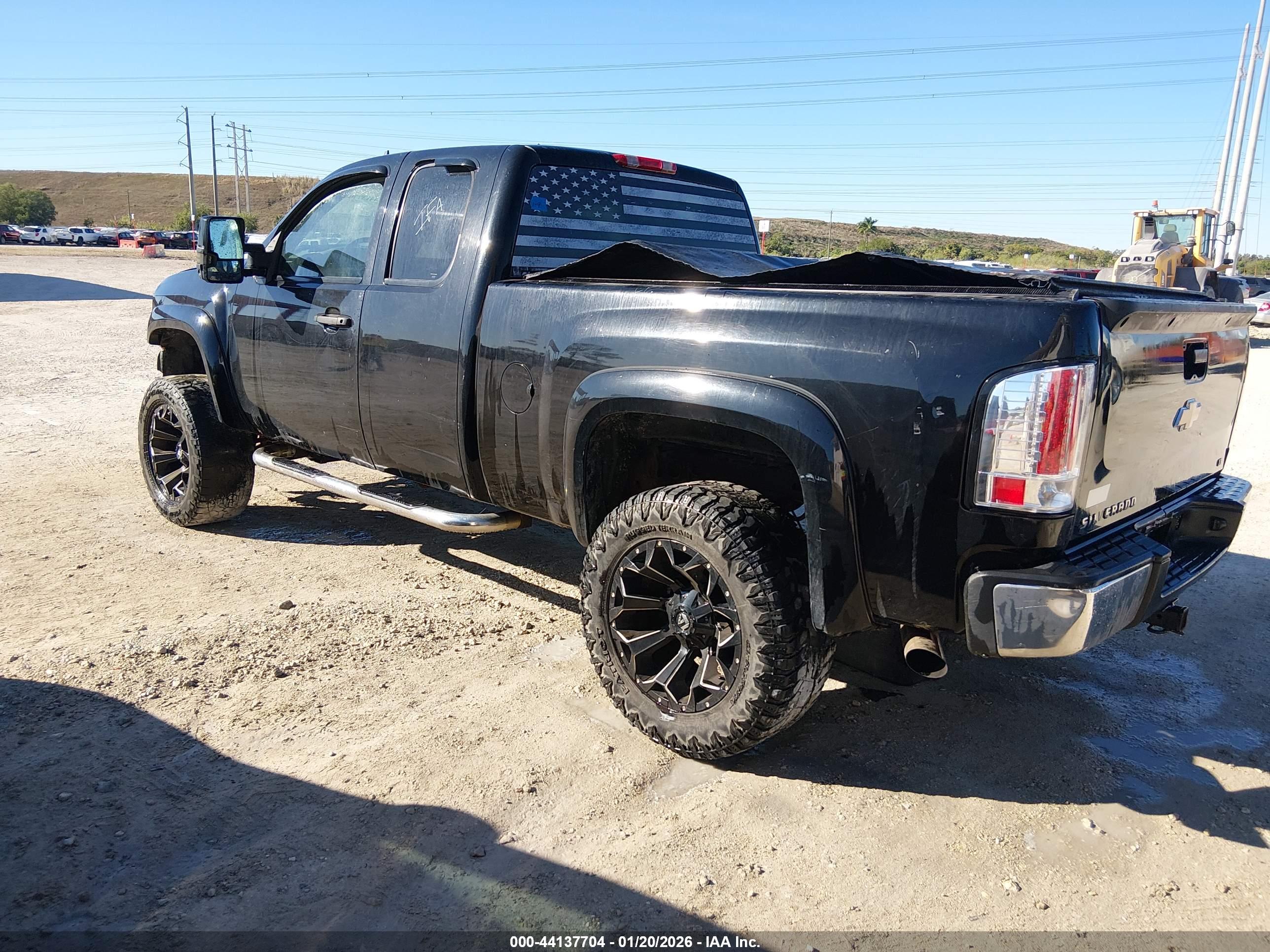 CHEVROLET SILVERADO image 3