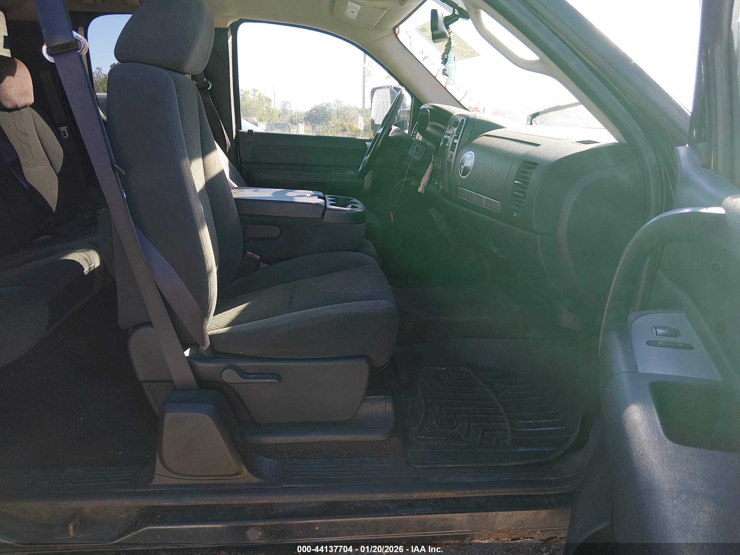 CHEVROLET SILVERADO image 5
