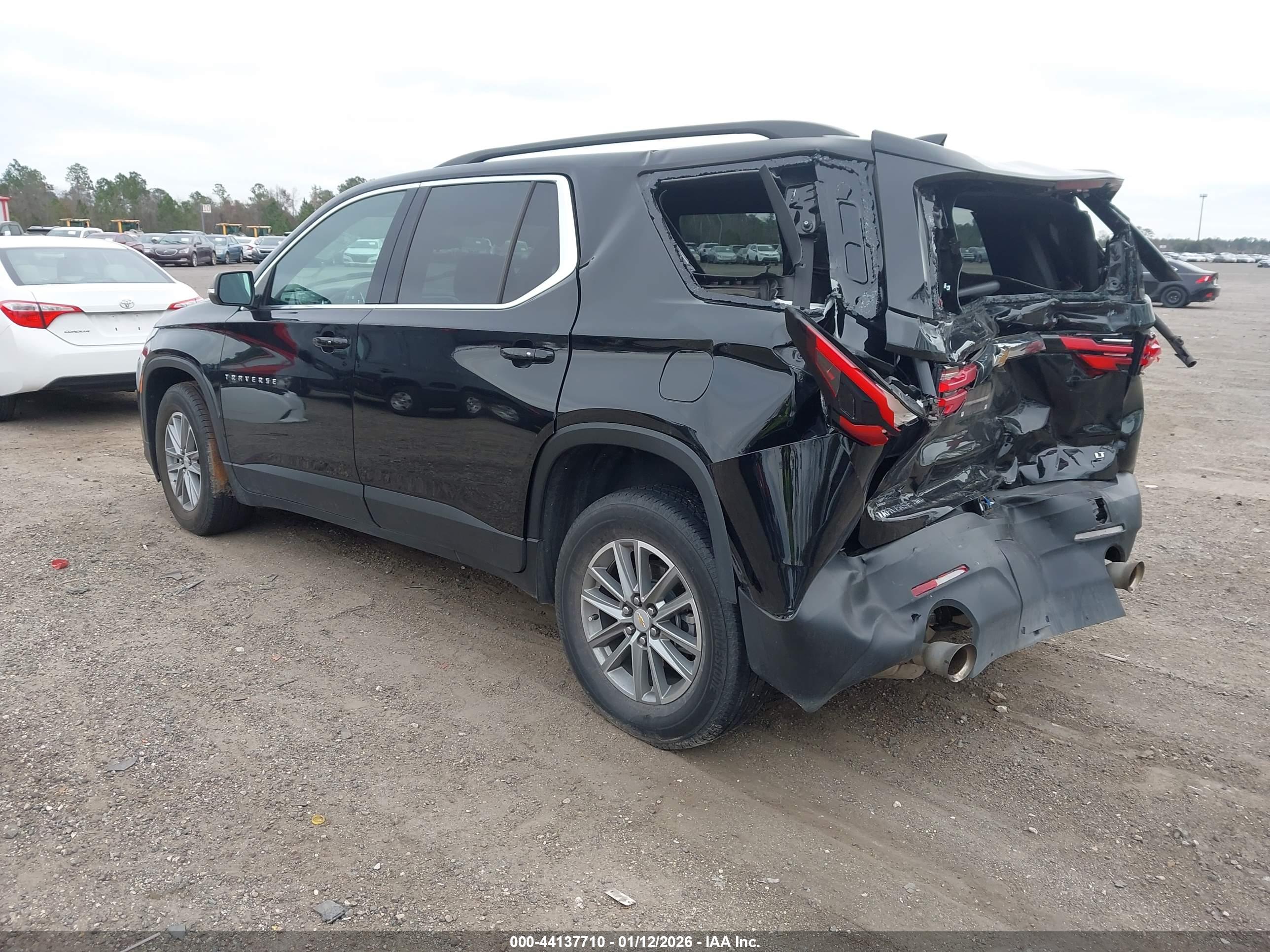 CHEVROLET TRAVERSE image 3