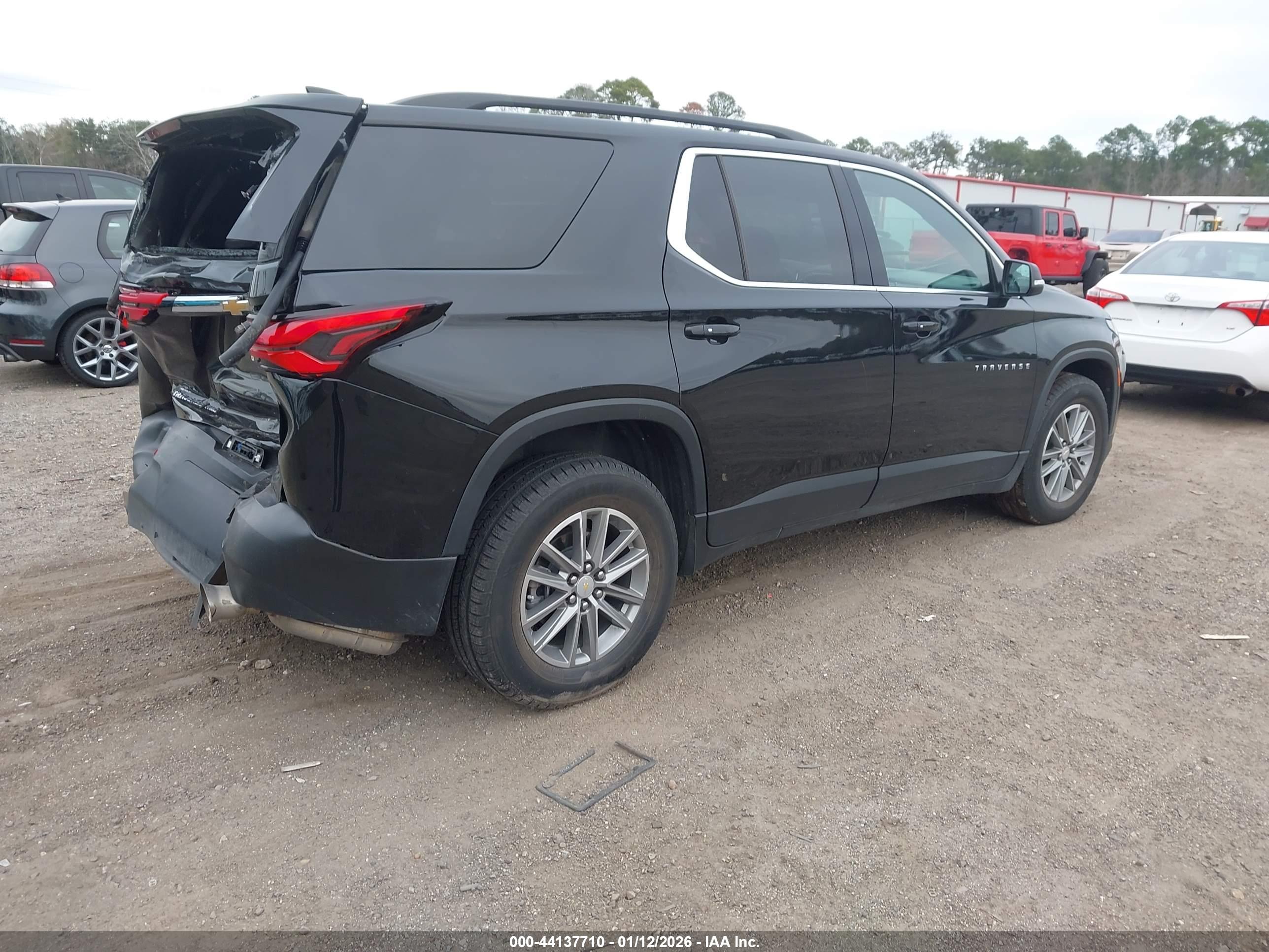 CHEVROLET TRAVERSE image 4
